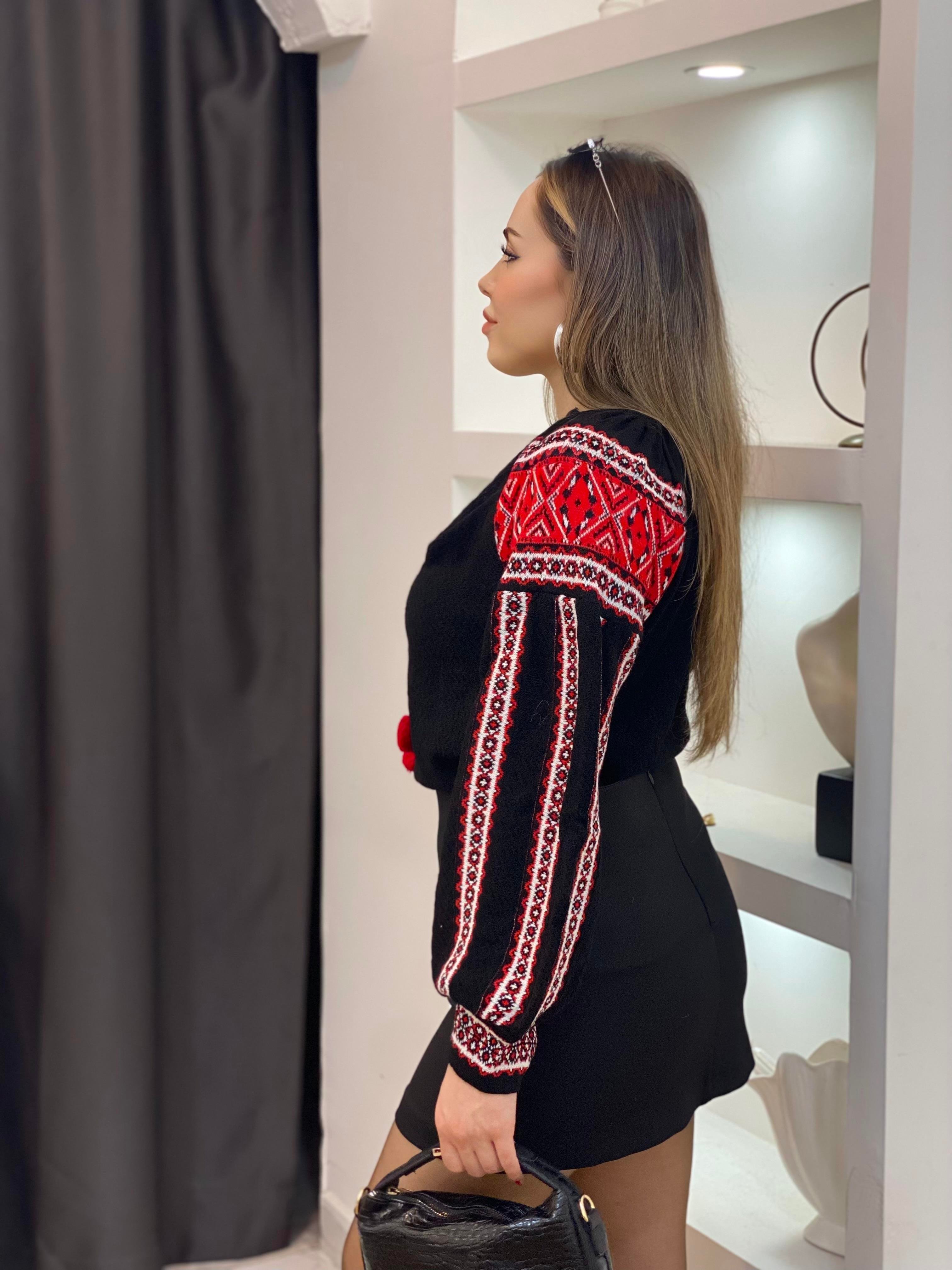 Tasarım Siyah Örgü Modelli Ponpon Detay Triko Kazak