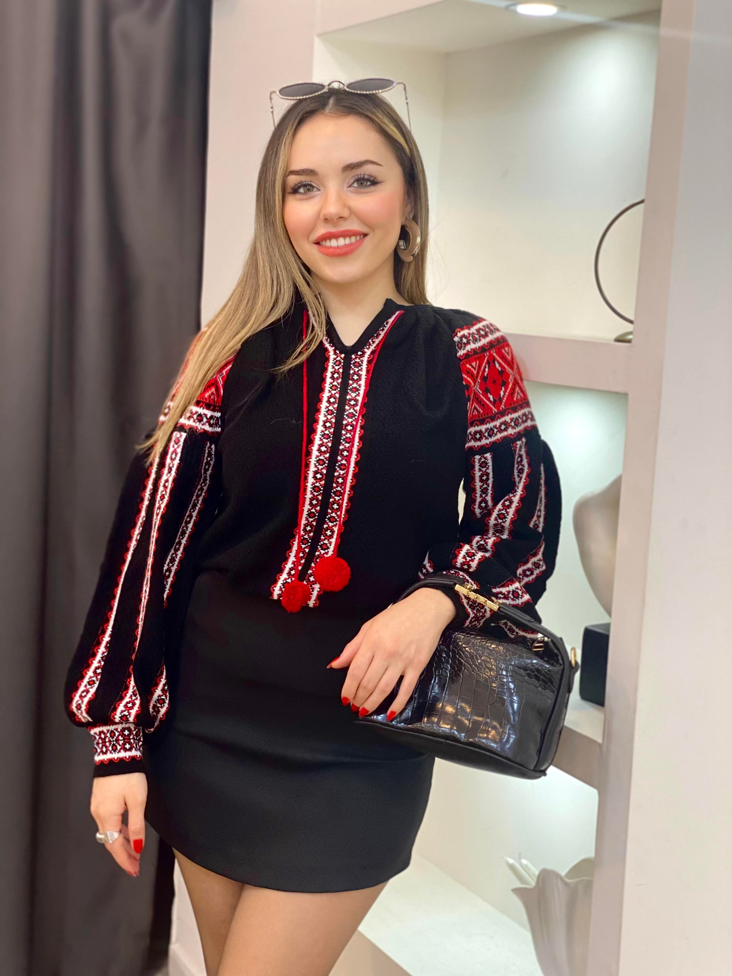 Tasarım Siyah Örgü Modelli Ponpon Detay Triko Kazak