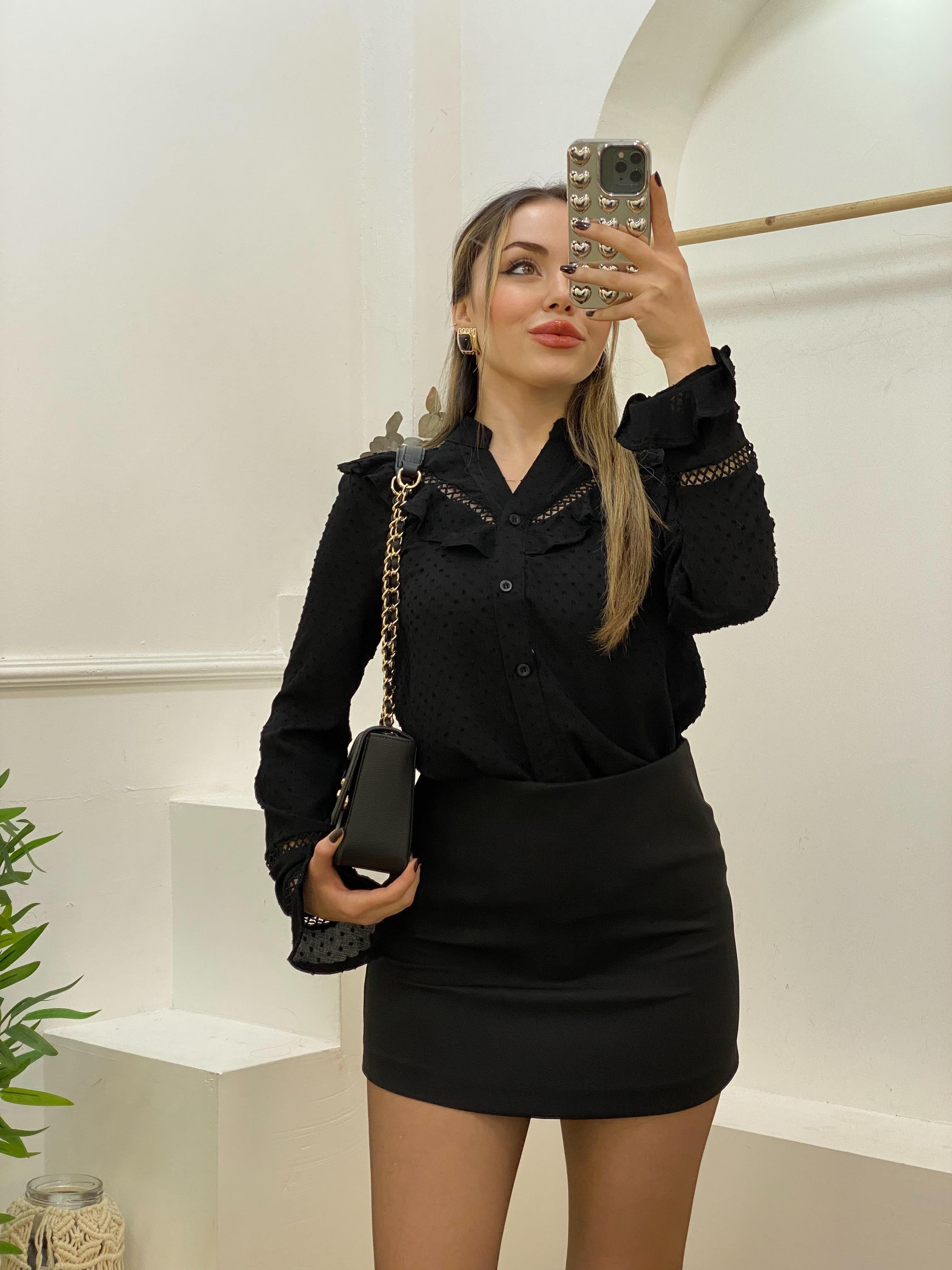 Tasarım Siyah Renk Volanlı Gömlek 