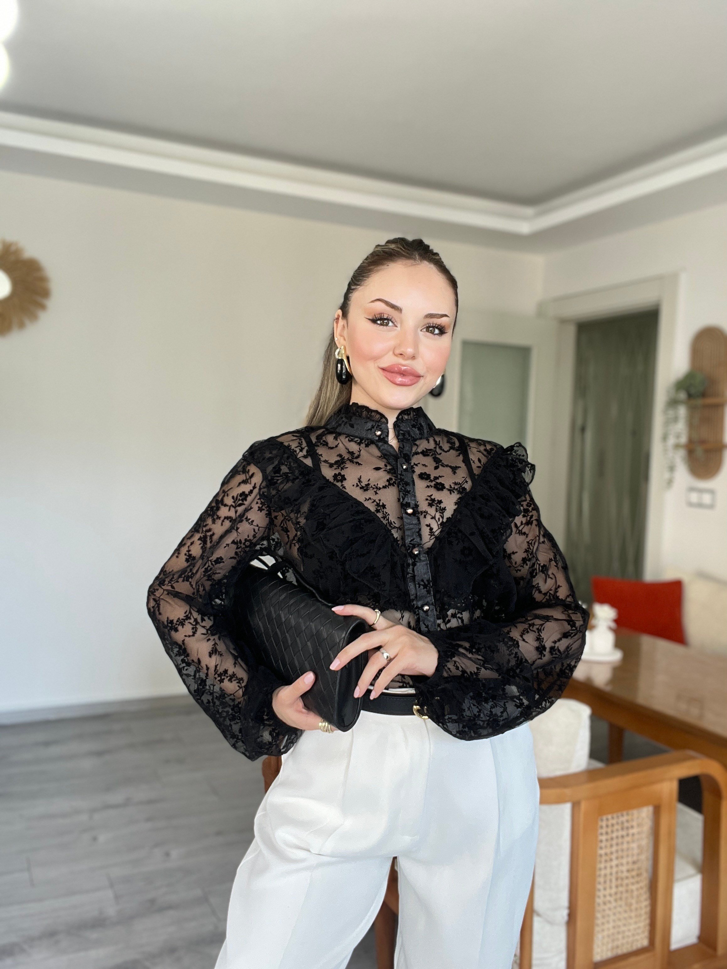 Tasarım Siyah Volanlı Organze Gömlek 