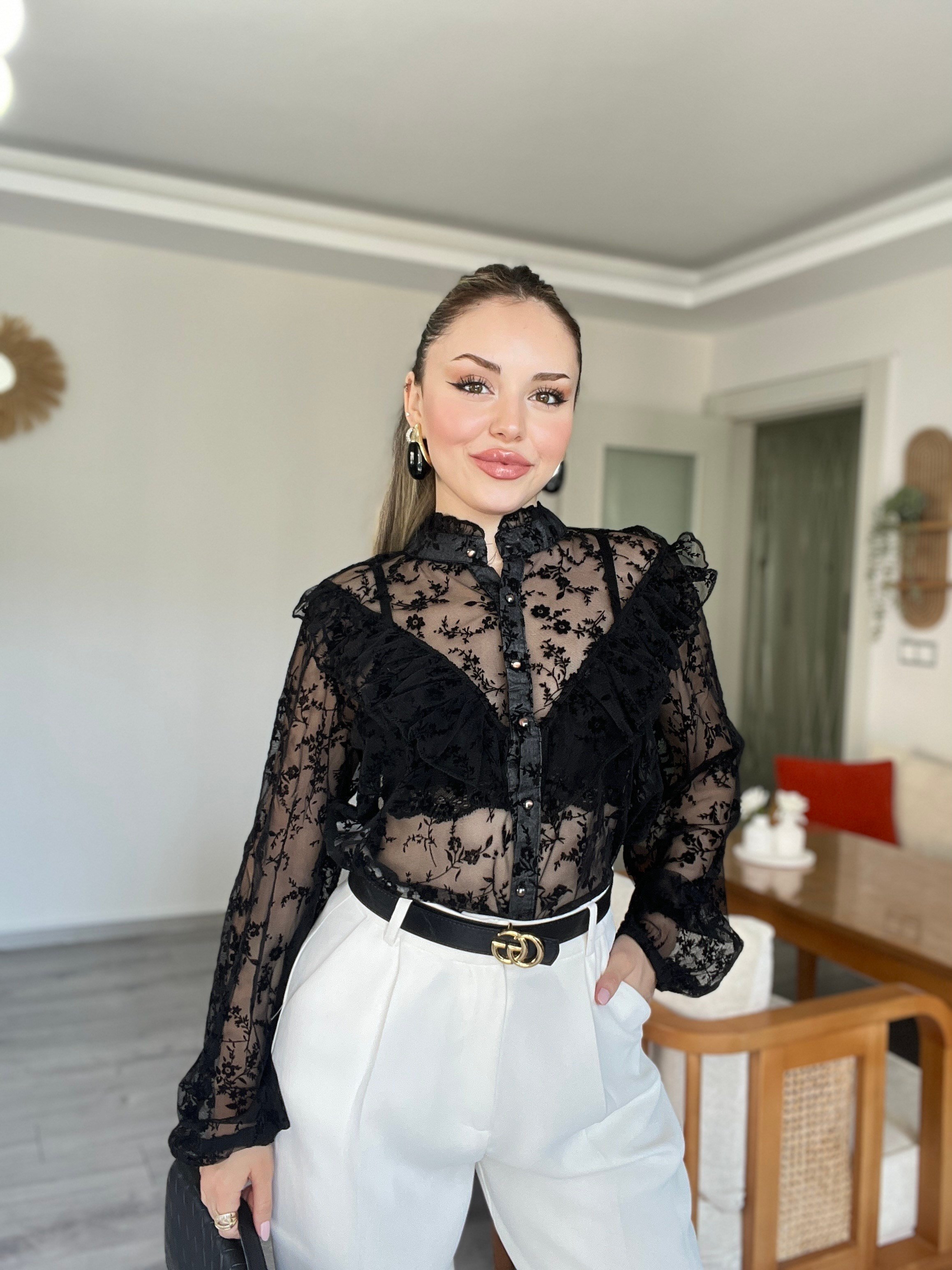 Tasarım Siyah Volanlı Organze Gömlek 