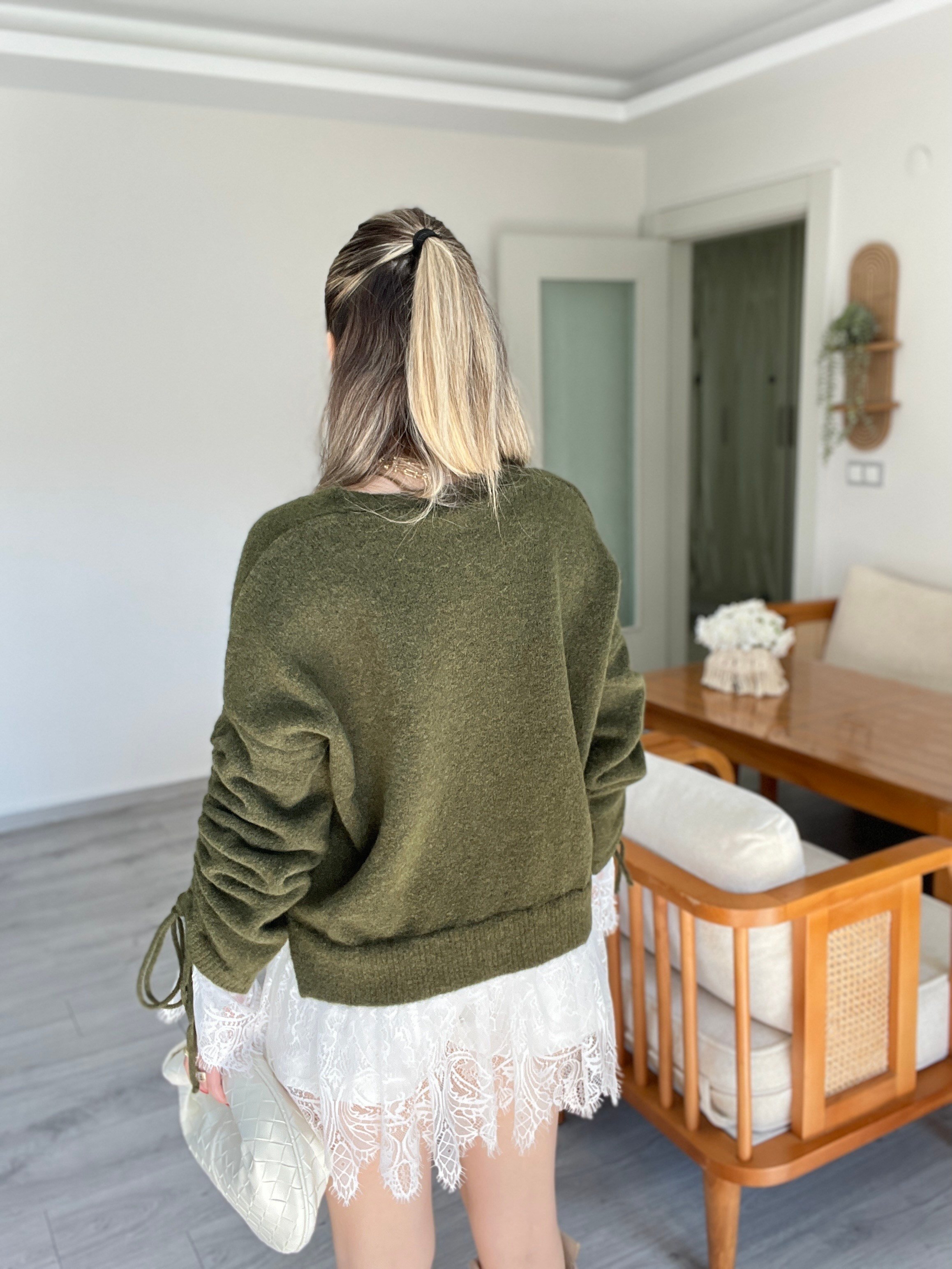 Yeşil Dantel Detay Kolları Büzgülü Model Hırka