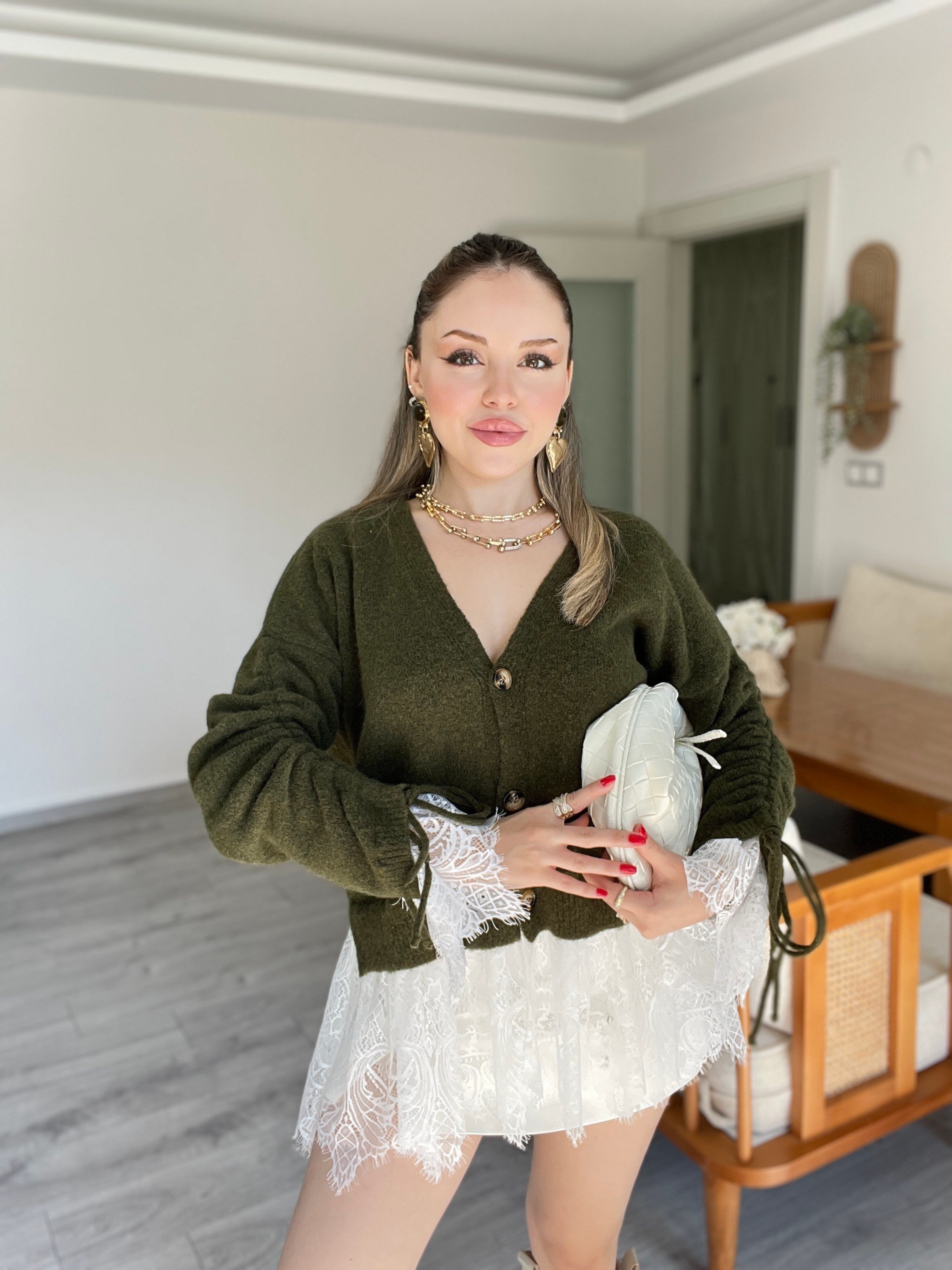 Yeşil Dantel Detay Kolları Büzgülü Model Hırka