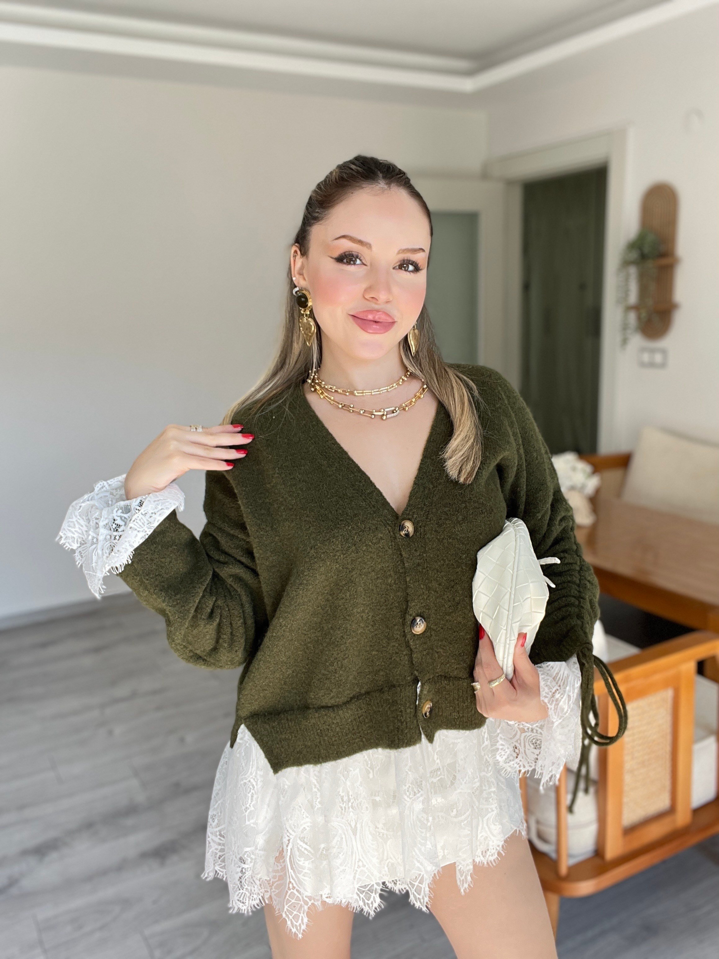 Yeşil Dantel Detay Kolları Büzgülü Model Hırka