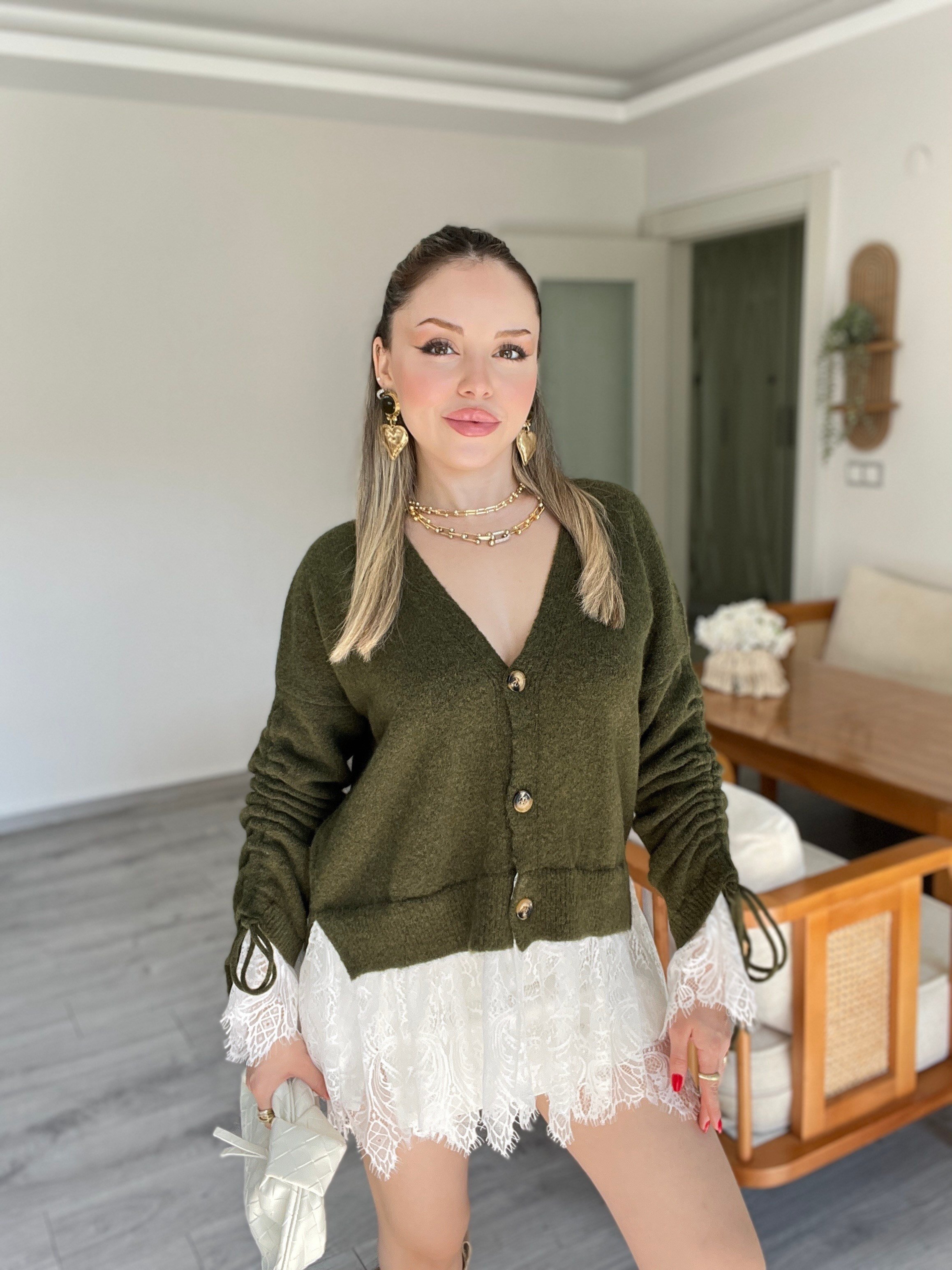 Yeşil Dantel Detay Kolları Büzgülü Model Hırka