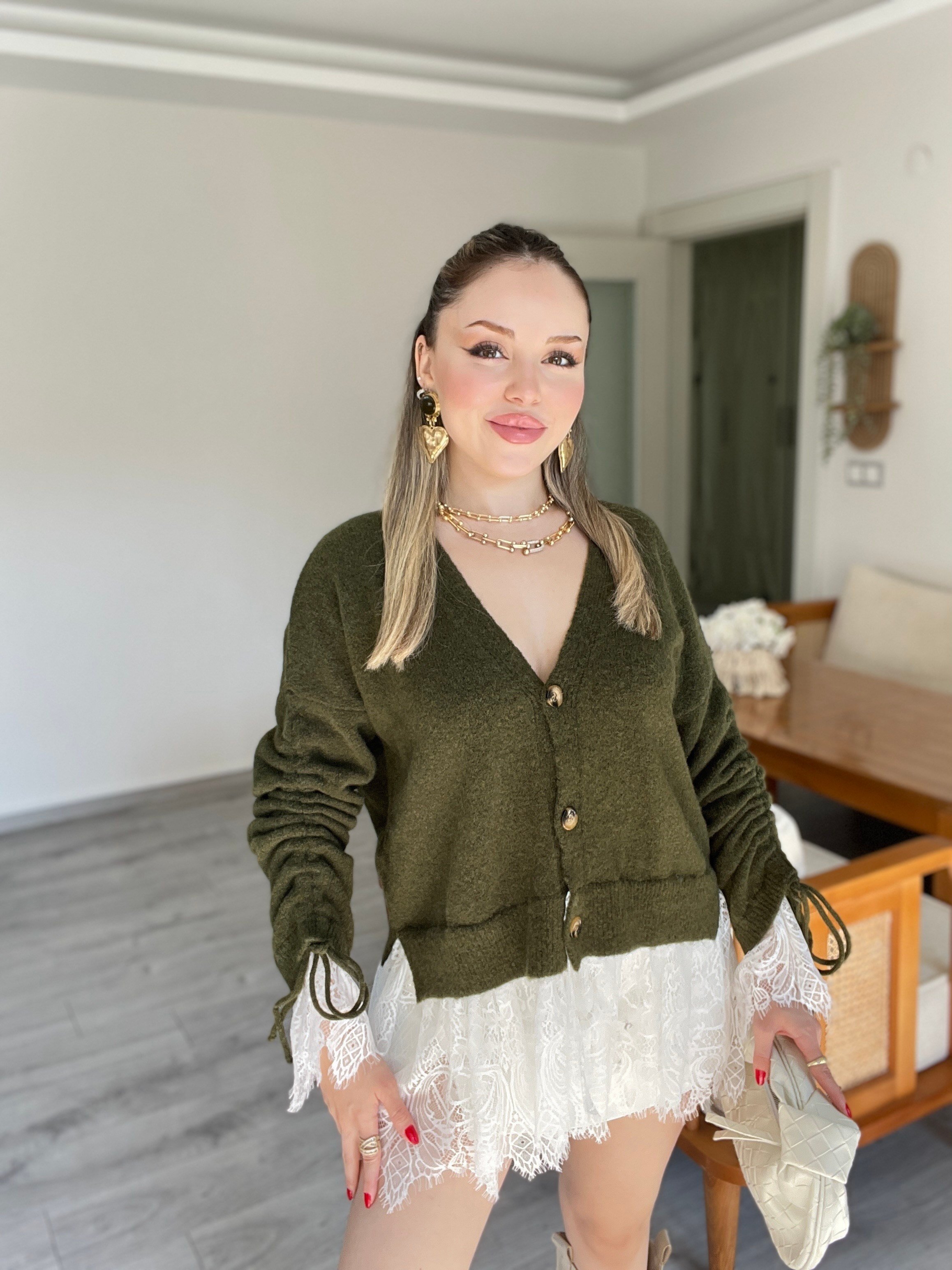 Yeşil Dantel Detay Kolları Büzgülü Model Hırka