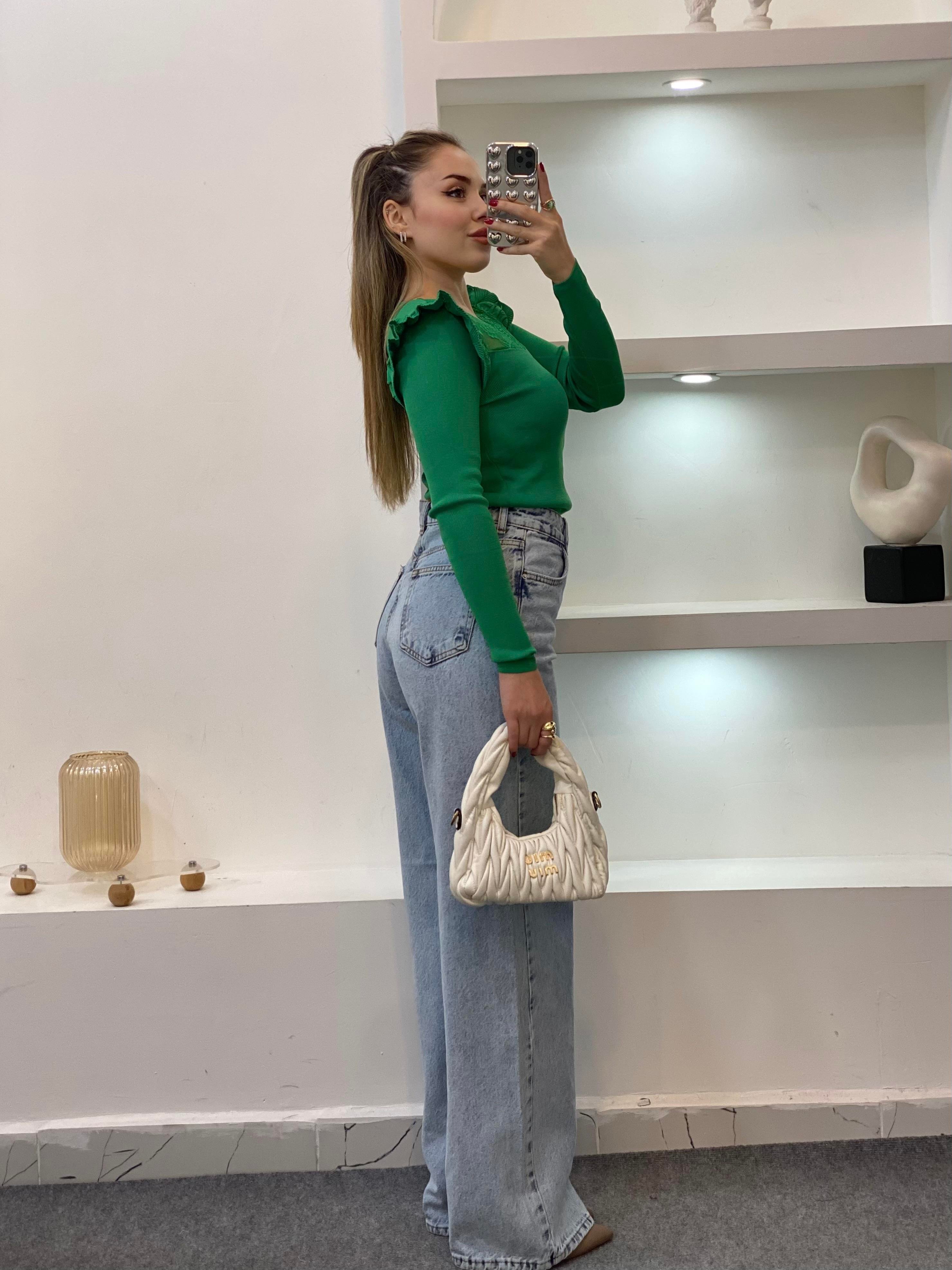 Yeşil Kolları Volanlı Dantel Detaylı Triko Bluz
