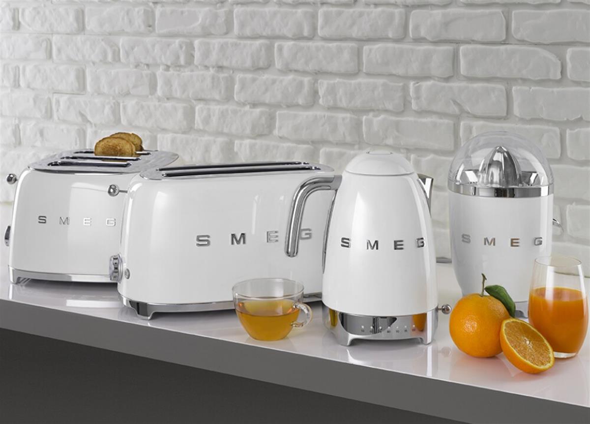 SMEG 4 DİLİMLİ BEYAZ EKMEK KIZARTMA MAKİNESİ TSF02WHEU