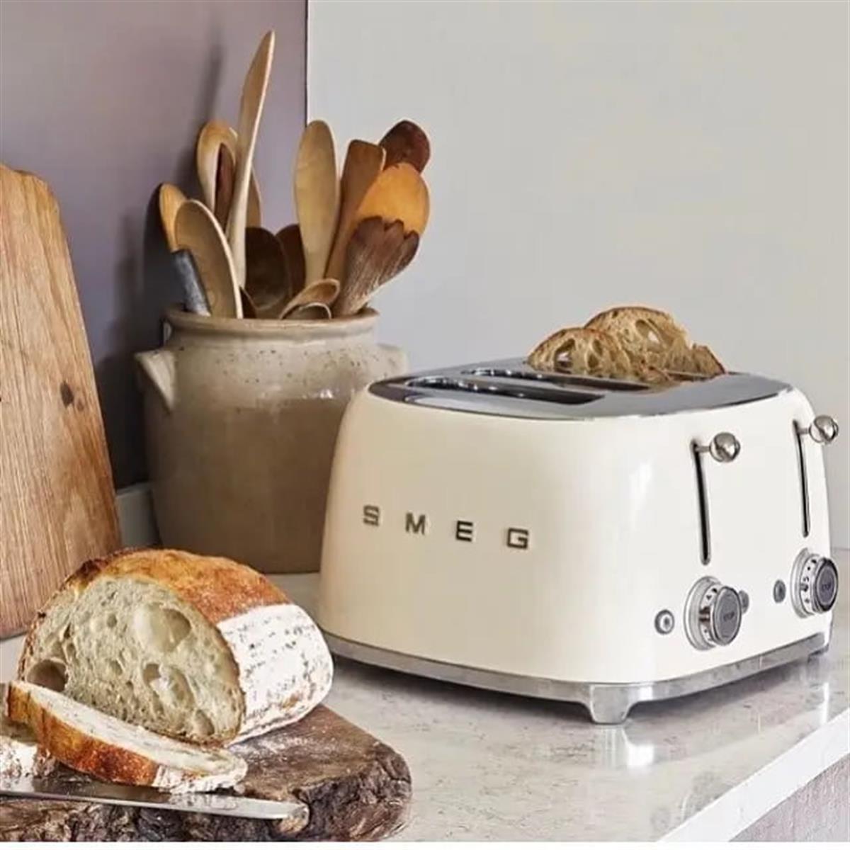 SMEG 4X4 DİLİMLİ KREM EKMEK KIZARTMA MAKİNESİ TSF03CREU