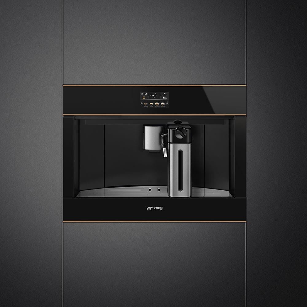 SMEG CMS4604NR DOLCE STİL NOVO ANKASTRE SİYAH CAM BAKIR ESTETİK KAHVE MAKİNESİ