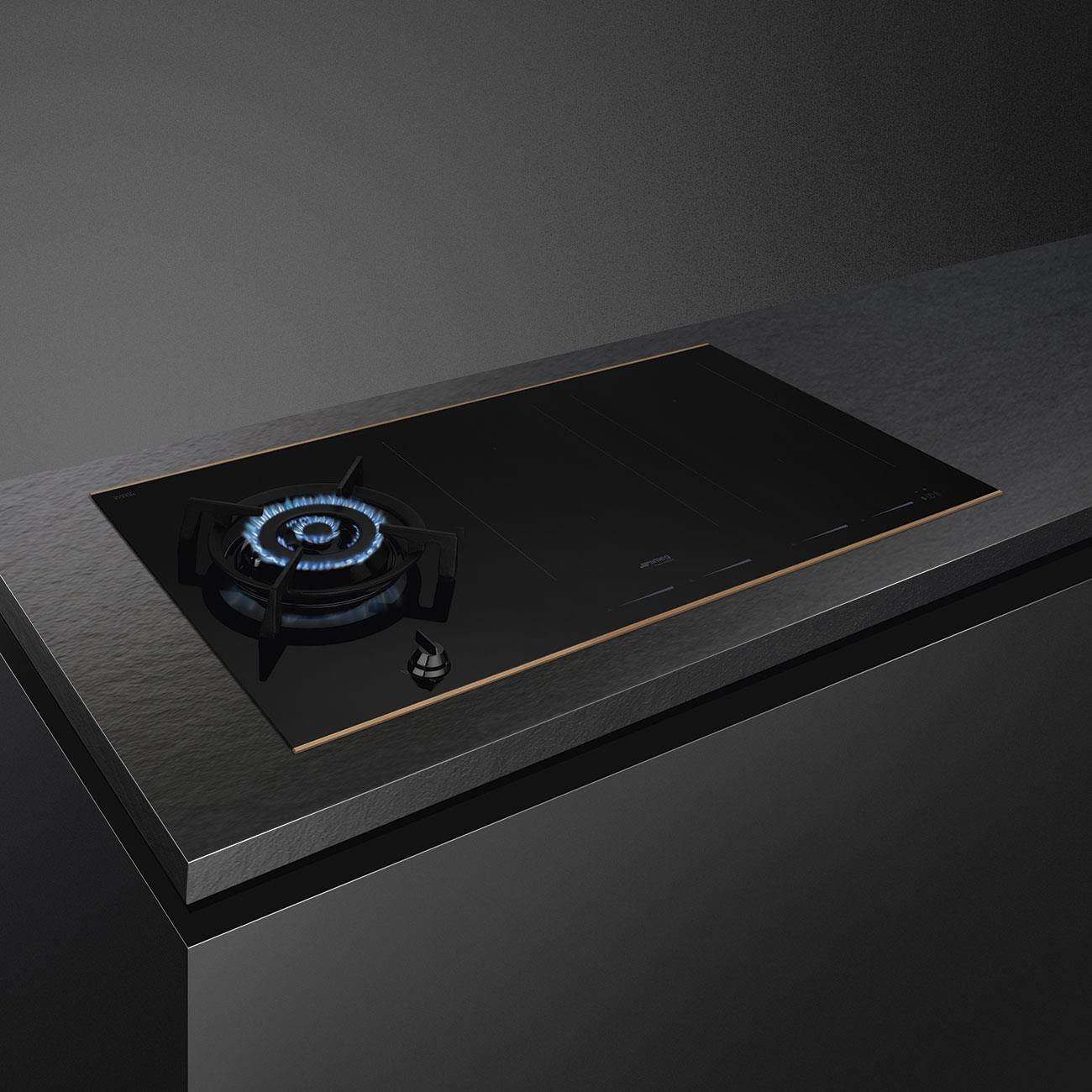 SMEG PM6954R DOLCE STİL NOVO SİYAH CAM SERAMİK BAKIR ESTETİK İNDÜKSİYONLU VE GAZ KOMBİNELİ OCAK