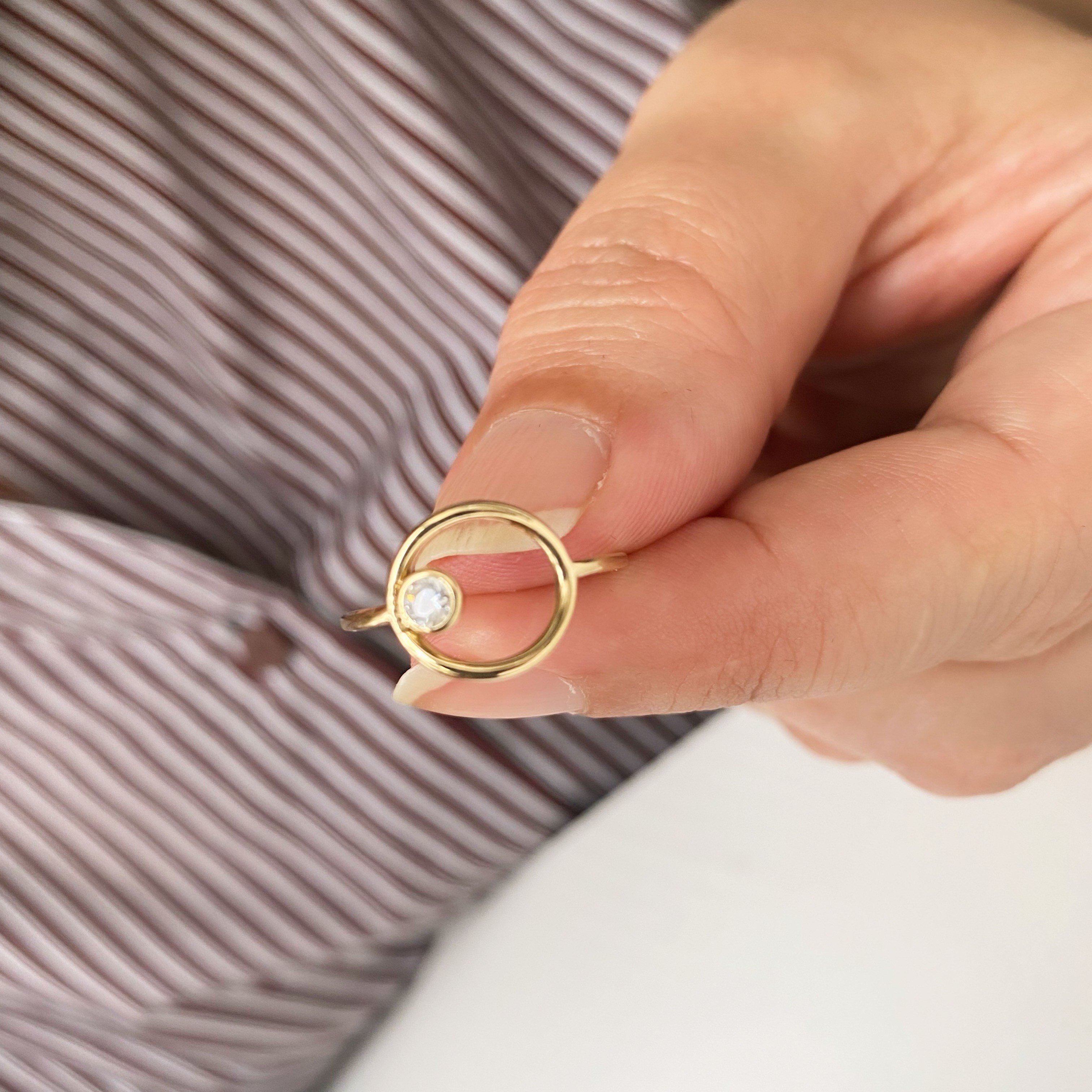 14 Ayar Altın Pırlantalı Minimal Yüzük