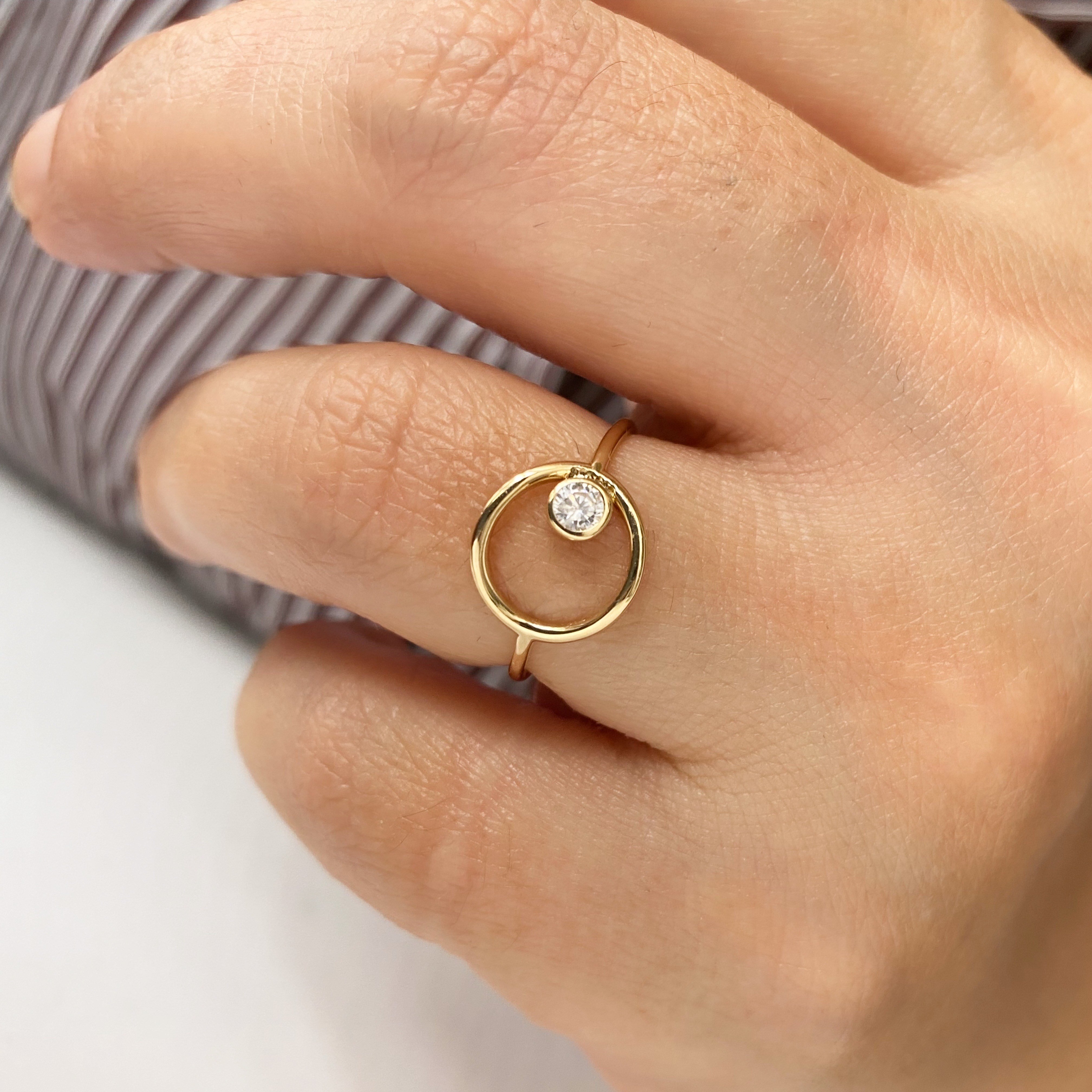 14 Ayar Altın Pırlantalı Minimal Yüzük
