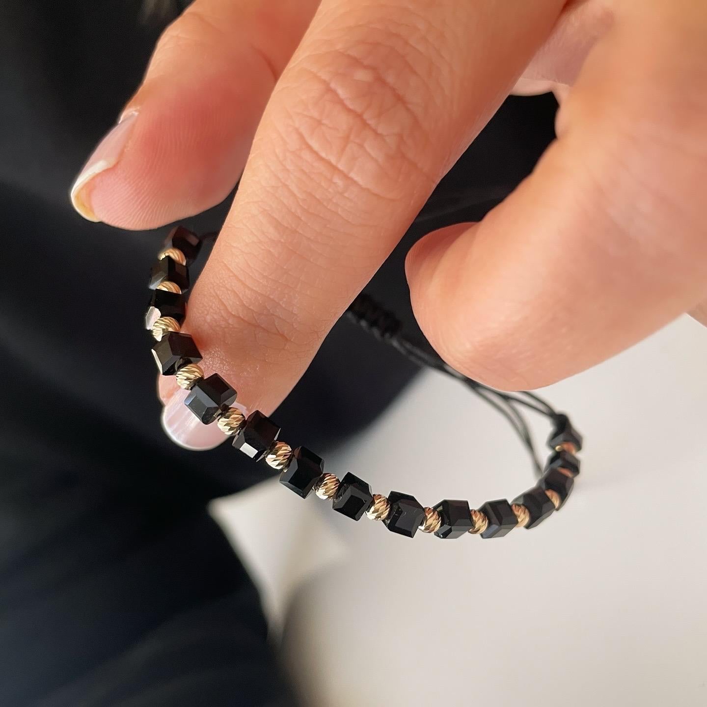 14K Altın Dorica Toplu Siyah Taşlı İpli Bileklik