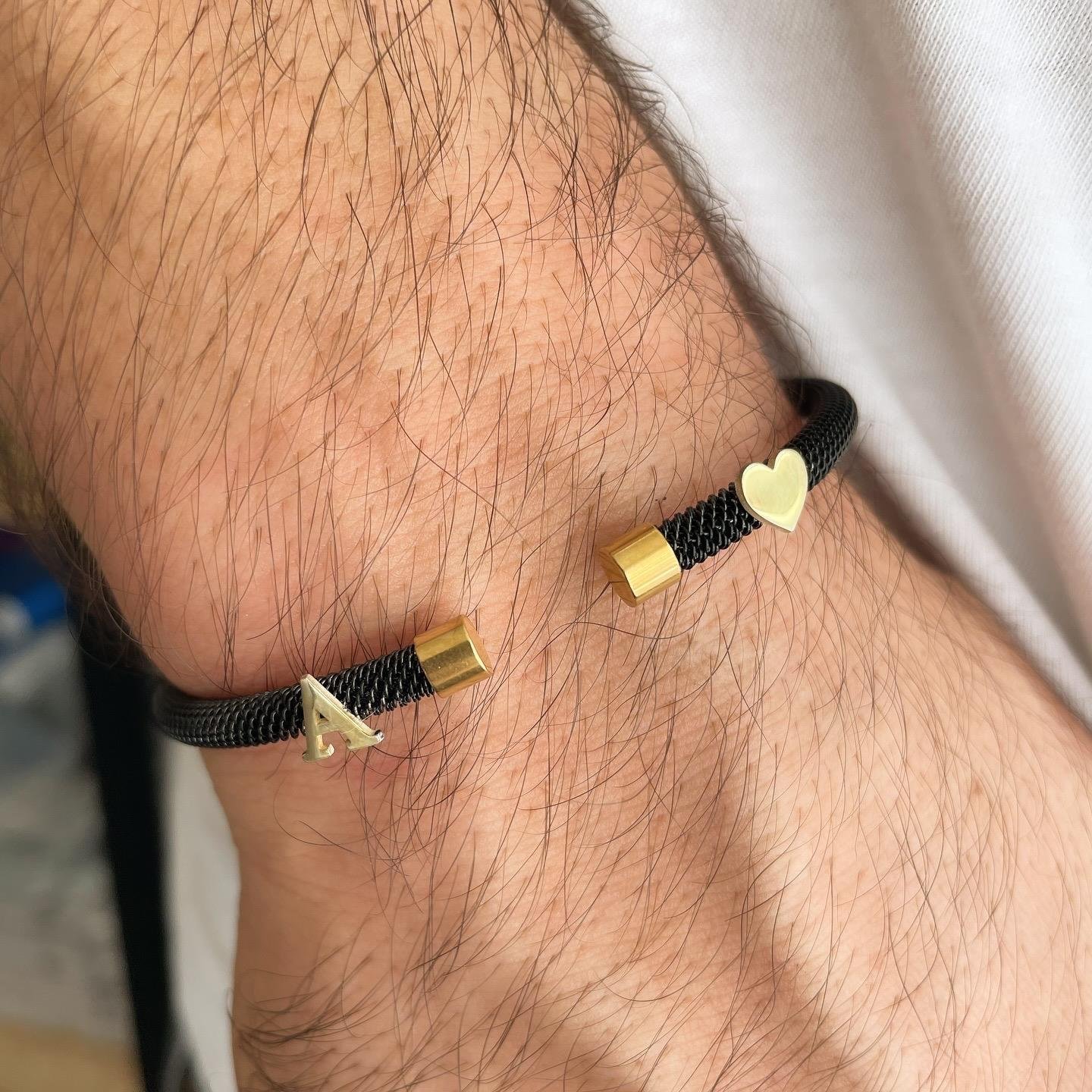 14k Altın Harf ve Kalp Detaylı Siyah Çelik Bileklik