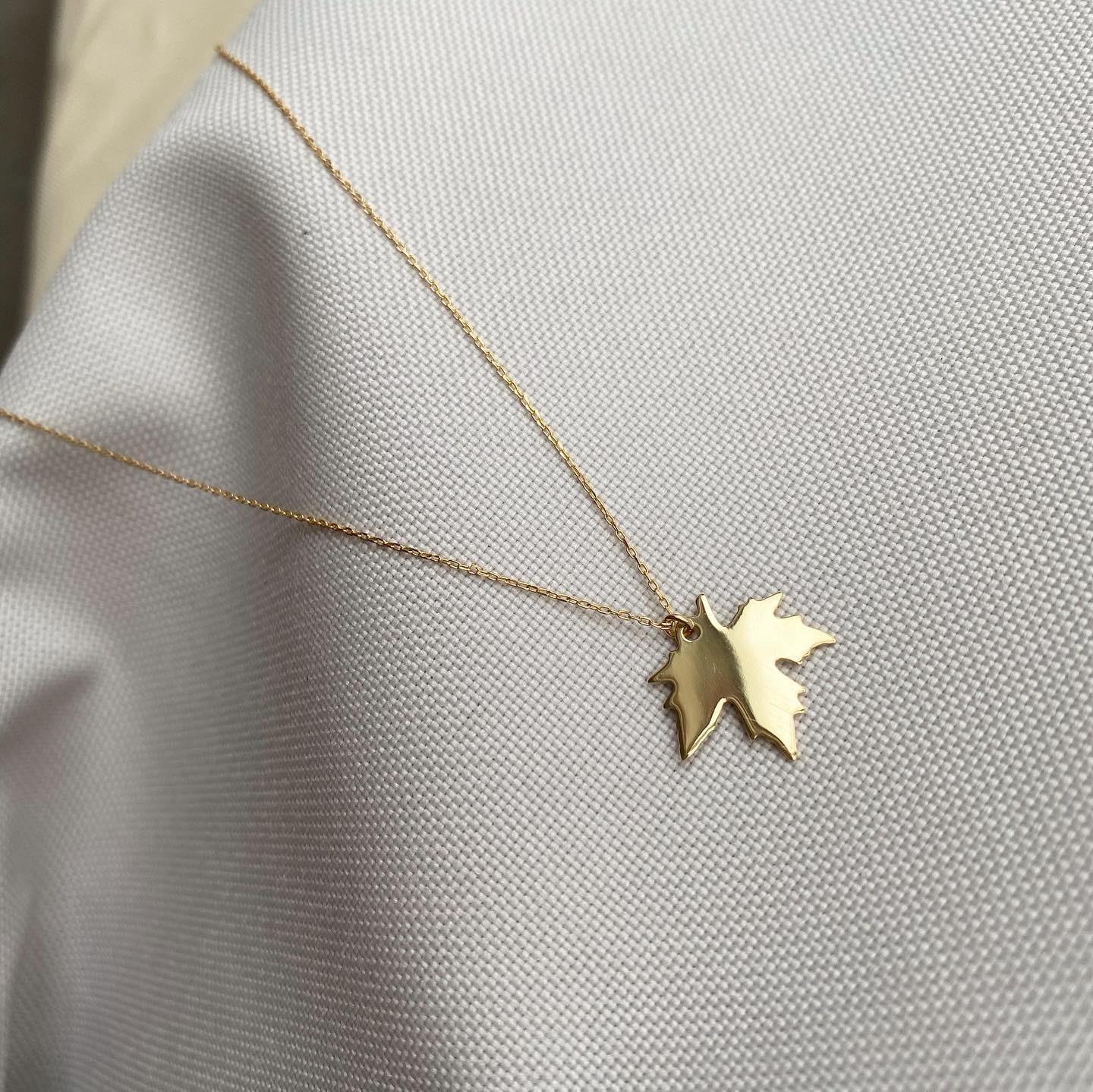 14K Altın Plaka Yaprak Kolye