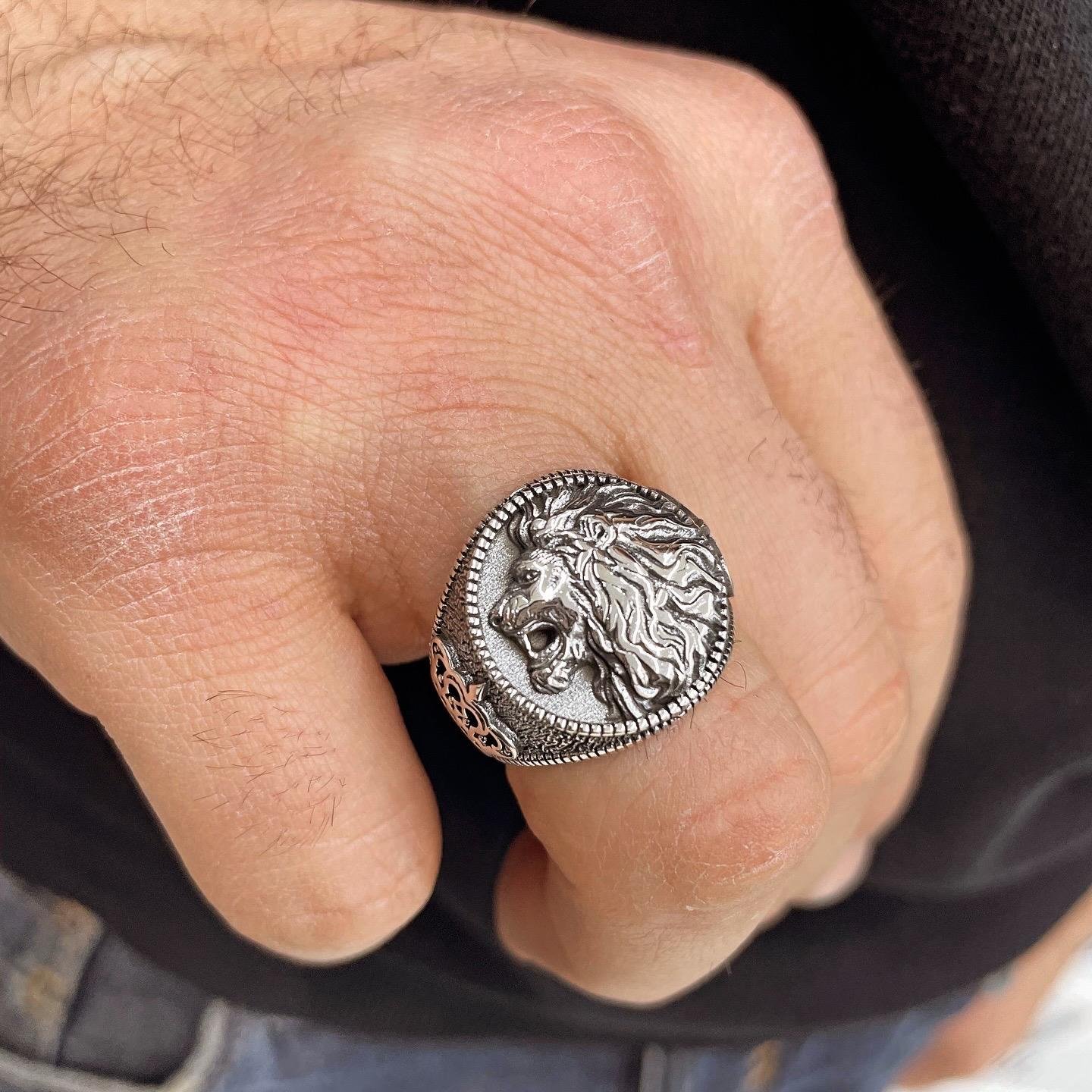 925 Ayar GümüŞ Aslan Logolu Erkek Yüzük