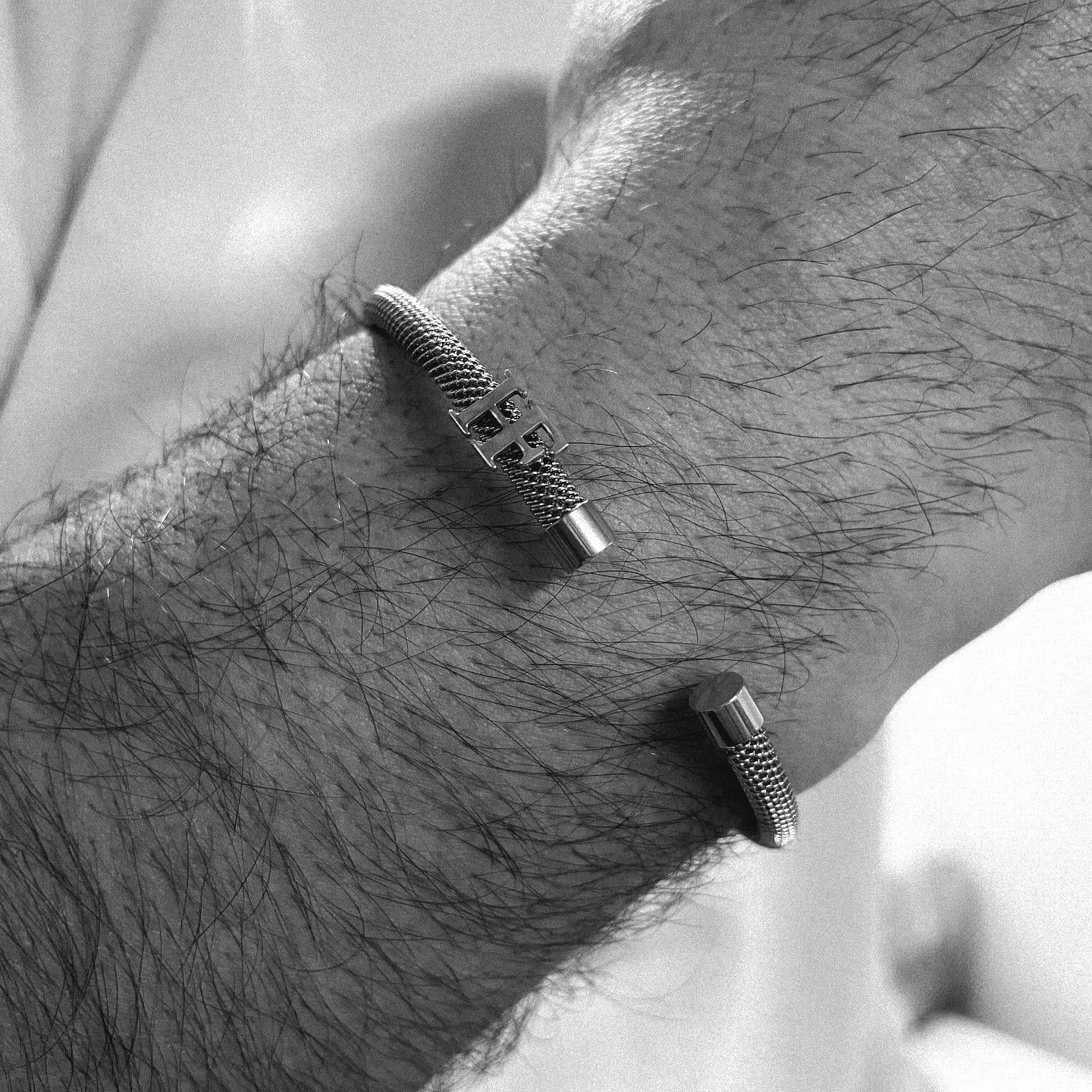 925 Ayar Gümüş Birleşik Harfli Beyaz Çelik Bileklik