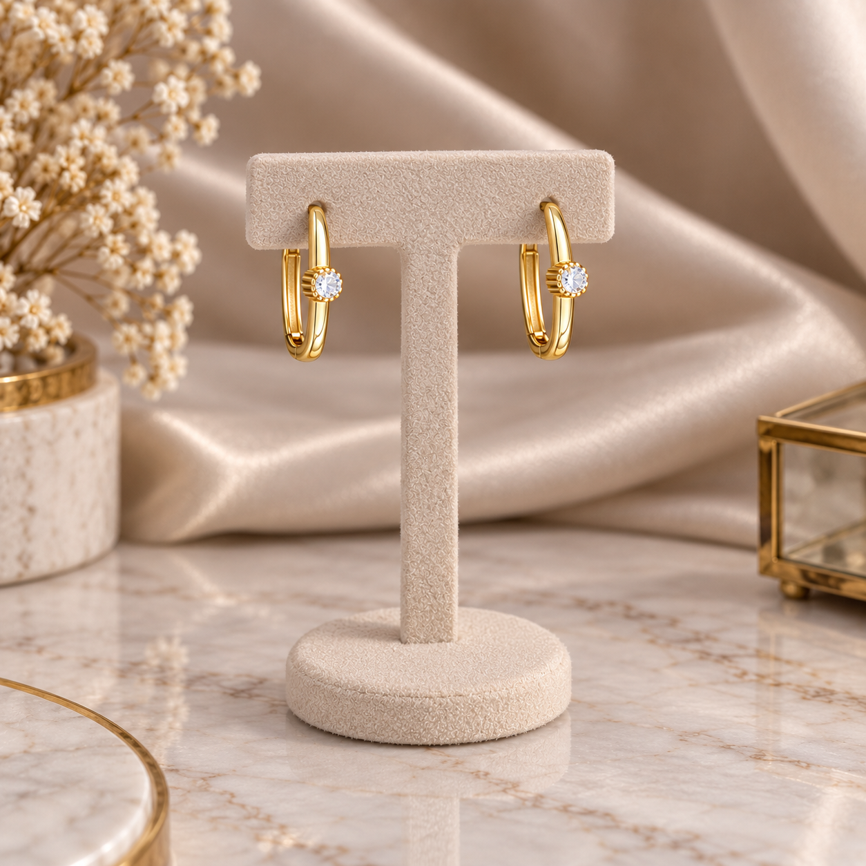 Beyaz Taşlı Altın Minimal Küpe