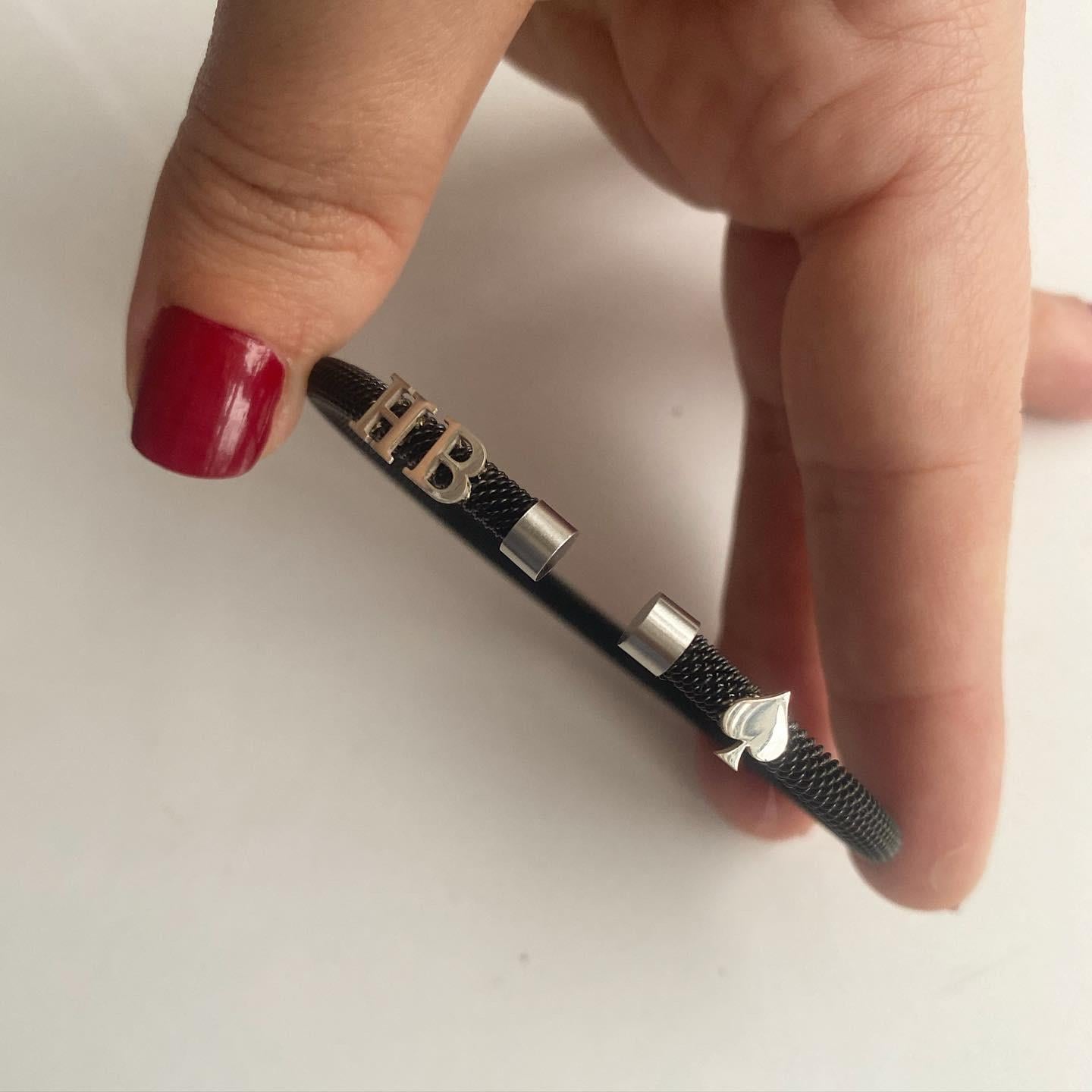 Gümüş Harf ve Maça Logolu Siyah Çelik Bileklik