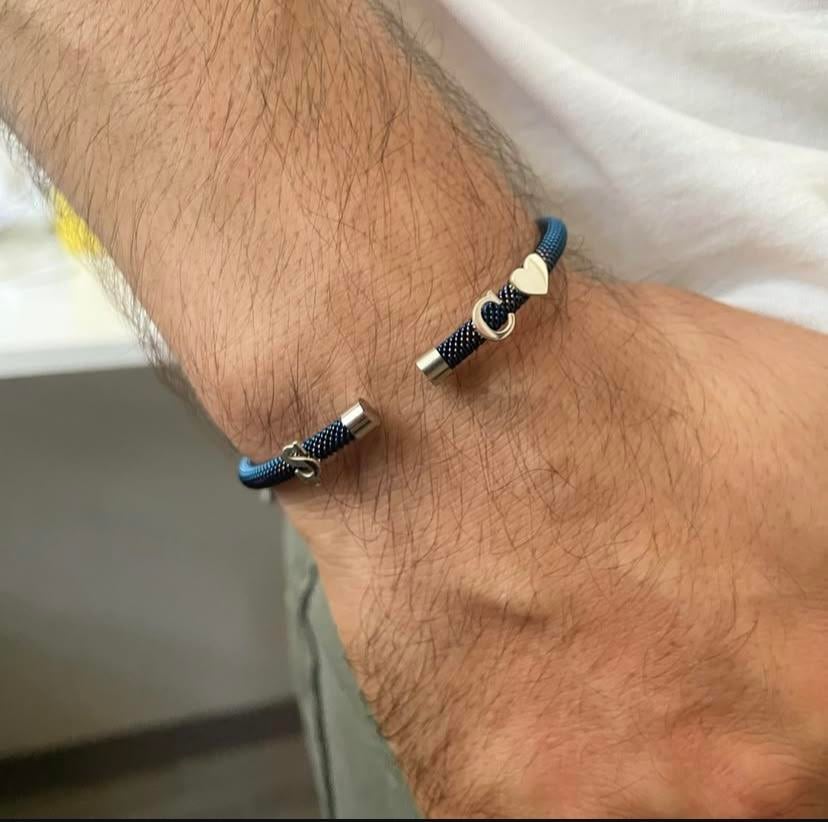 Gümüş Kalp ve Harf Detaylı Mavi Çelik Bileklik