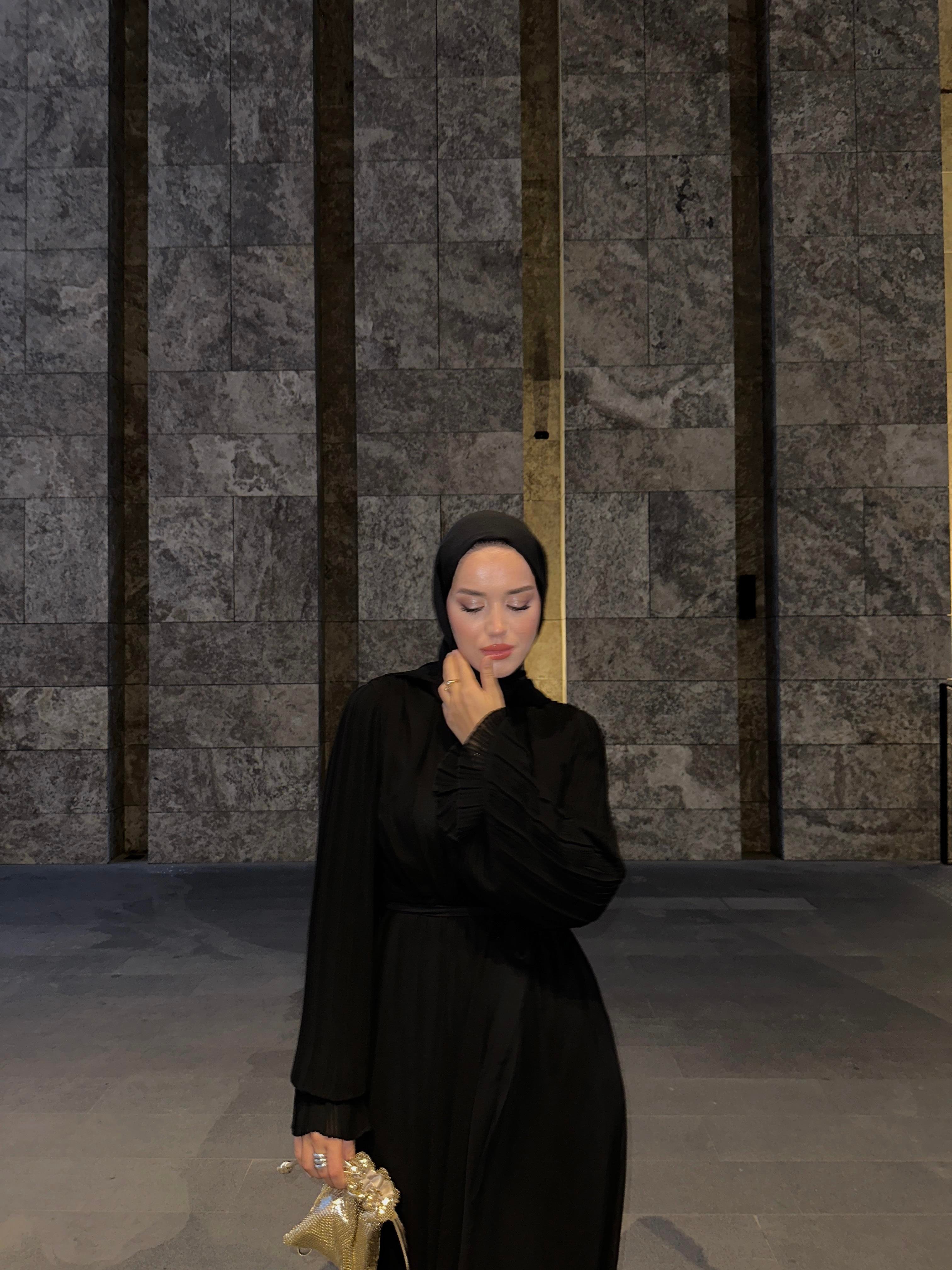 Nora Siyah Plise Elbise