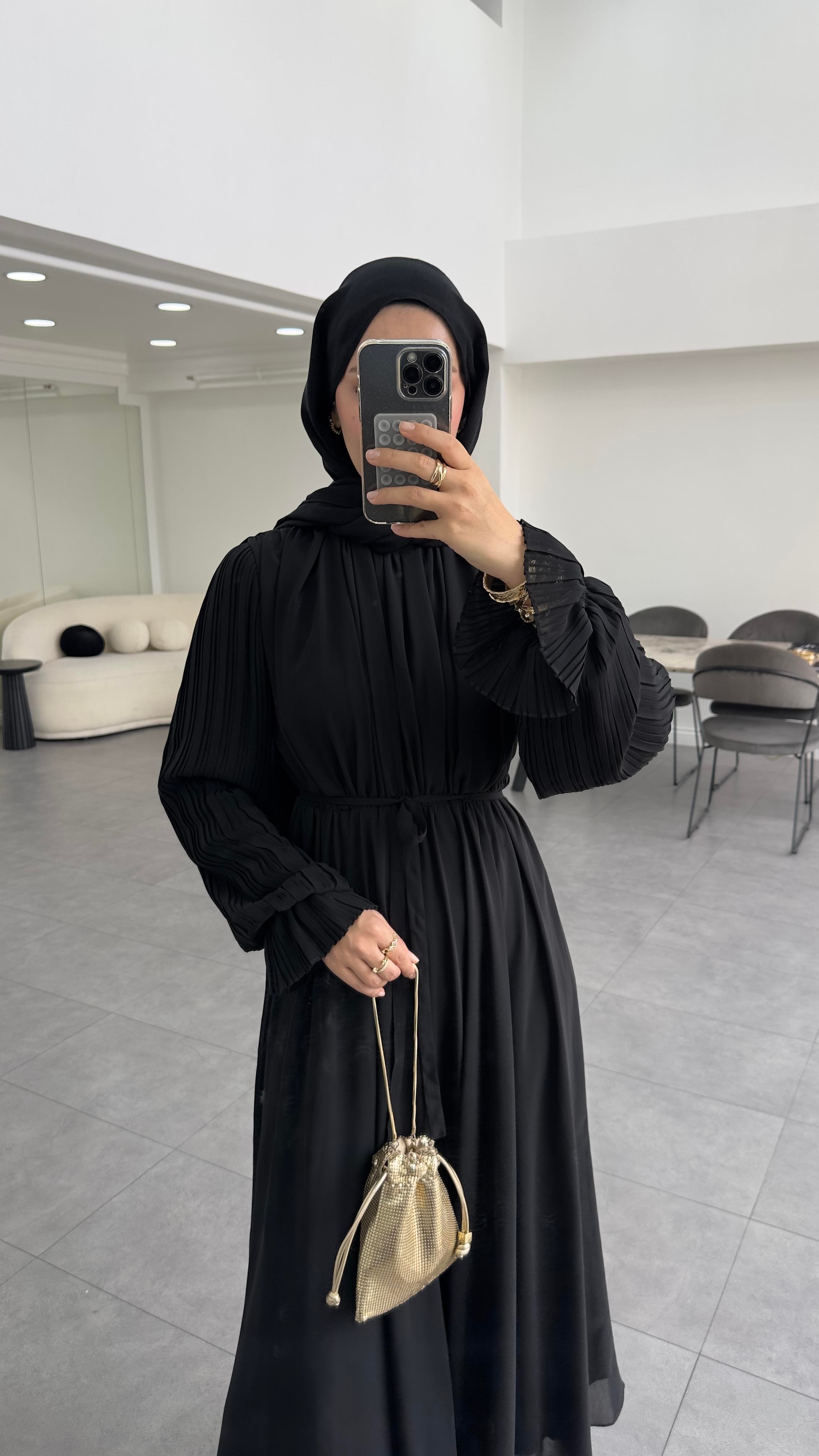 Nora Siyah Plise Elbise