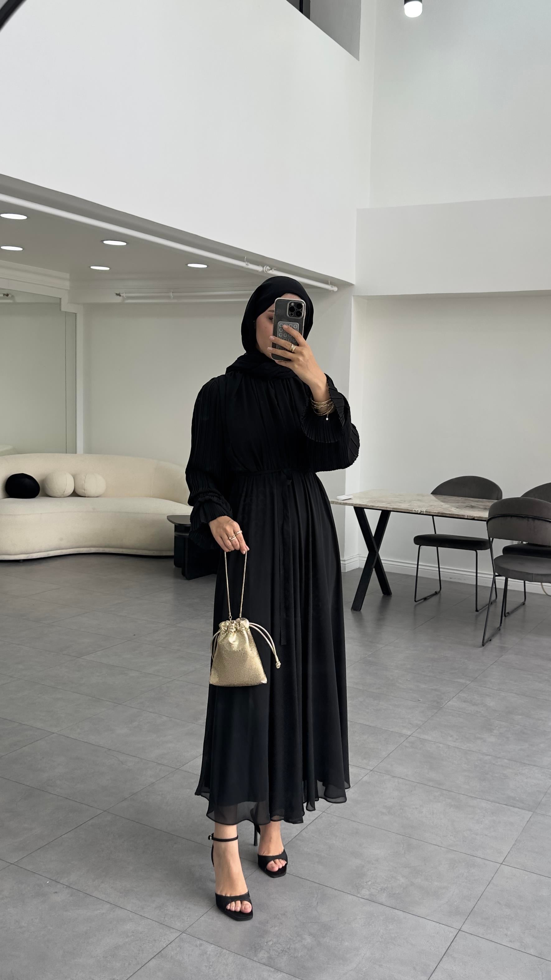 Nora Siyah Plise Elbise