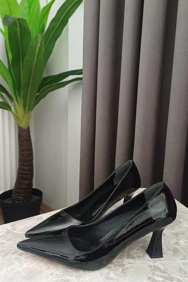 Kadın Samba Siyah Rugan 7 Cm İnce Topuklu  Stiletto