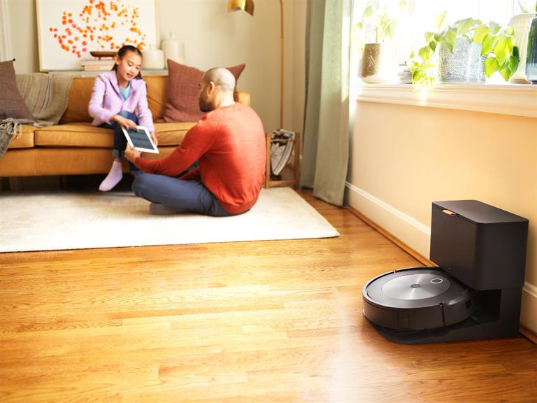 iRobot Roomba® j7+ Akıllı Robot Süpürge