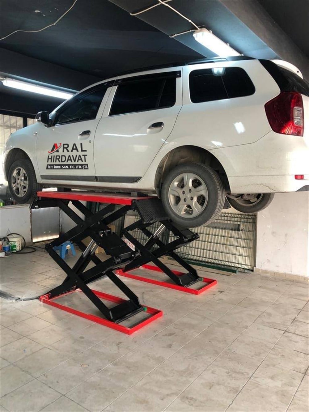 2 Metre Kaldıran Makaslı Lift ( FİYAT ALINIZ )