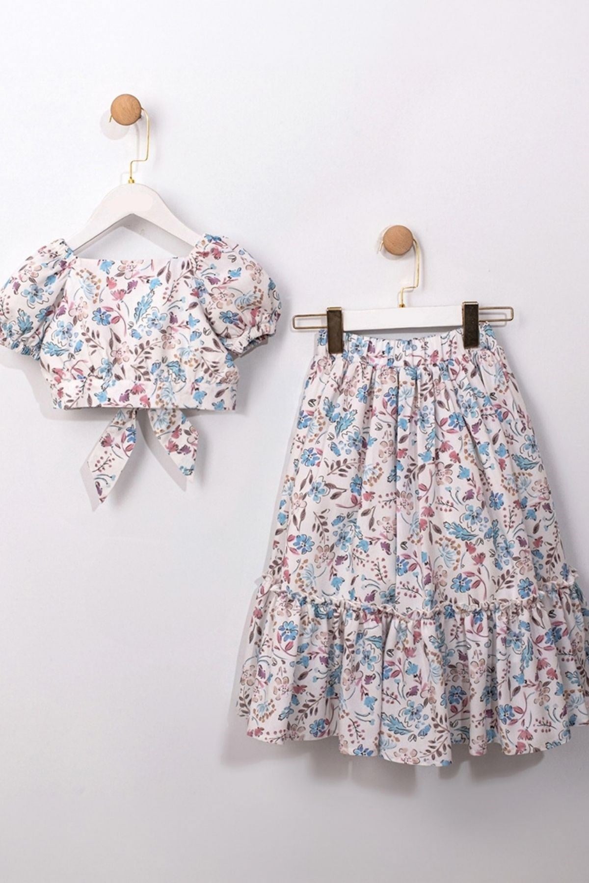 Kız Çocuk Çiçek Desenli Crop Bluz ve Kat Kat Uzun Etek Takımı 2'li Yazlık Set