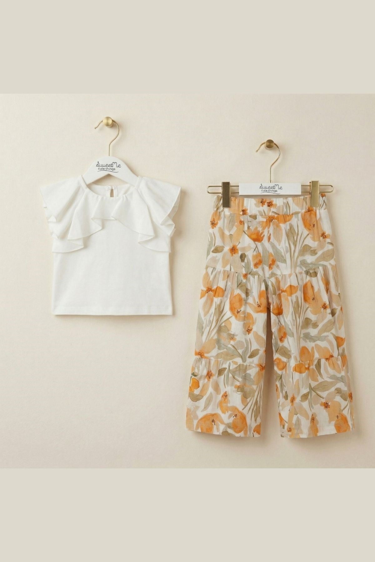 Kız Çocuk Volan Kollu Bluz ve Çiçek Desenli Pantolon Takımı