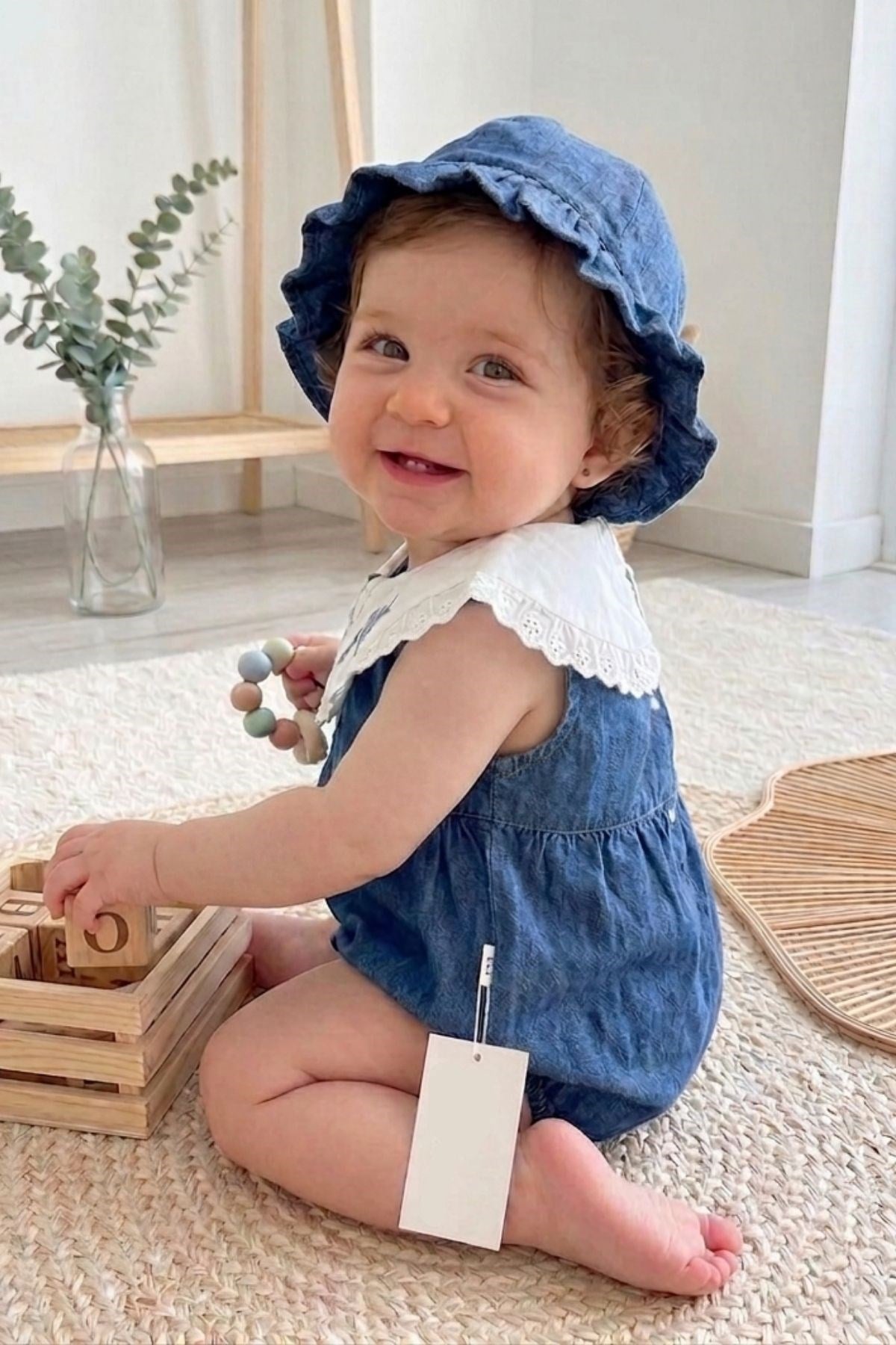 Nakışlı Bebe Yaka Kot Bebek Tulumu ve Şapka Takımı