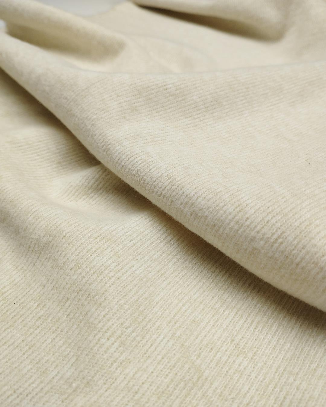 Krem Bej Arası Renkte Kaşkorse Örme Kumaş
 (En 160 cm x
 Boy 250 cm)