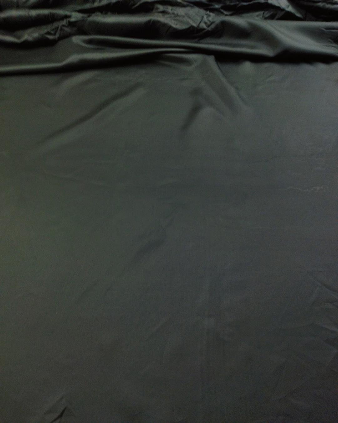 Siyah Renkte Sentetik Astar
 (En 140 cm x
 Boy 160 cm)