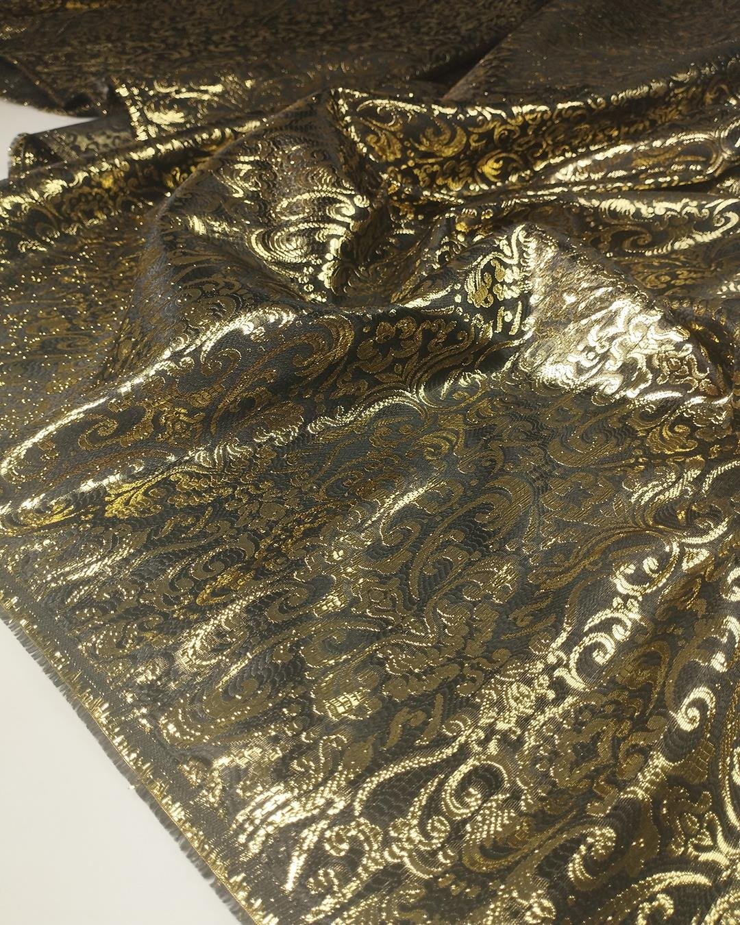 Gold Renkte Brokar Kumaş
 (En 140 cm x
 Boy 285 cm)