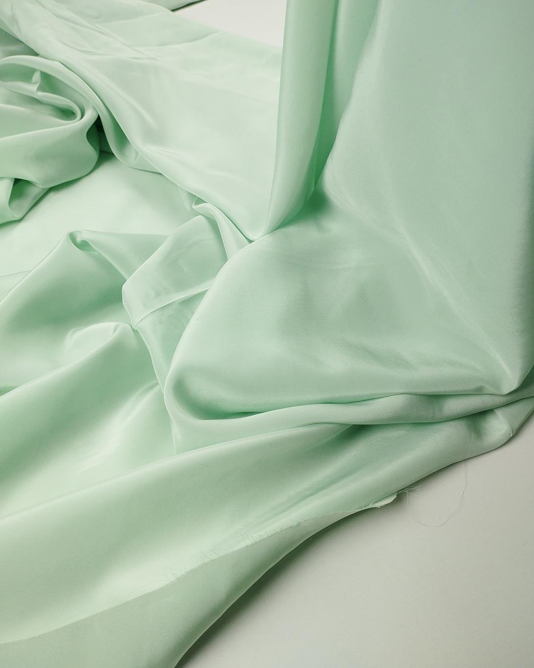 %100 Rayon Mint Yeşili Dokuma (En  145 cm x Boy  370 cm)