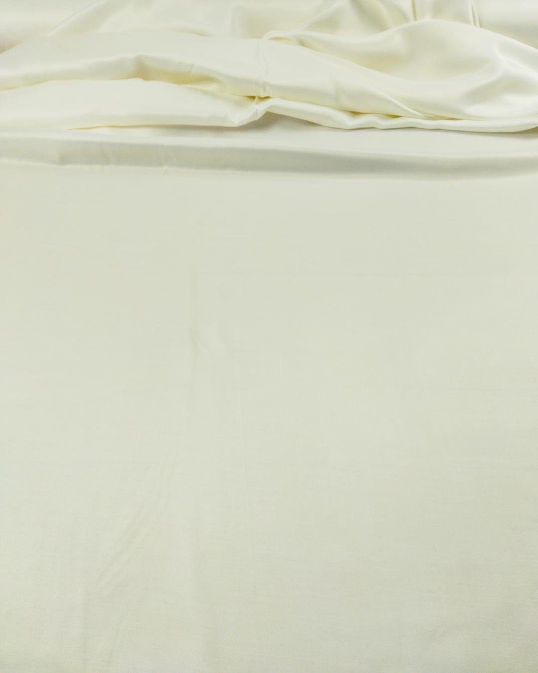 Ekru Renkte Saten Viskon
 (En 150 cm x
 Boy 290 cm)