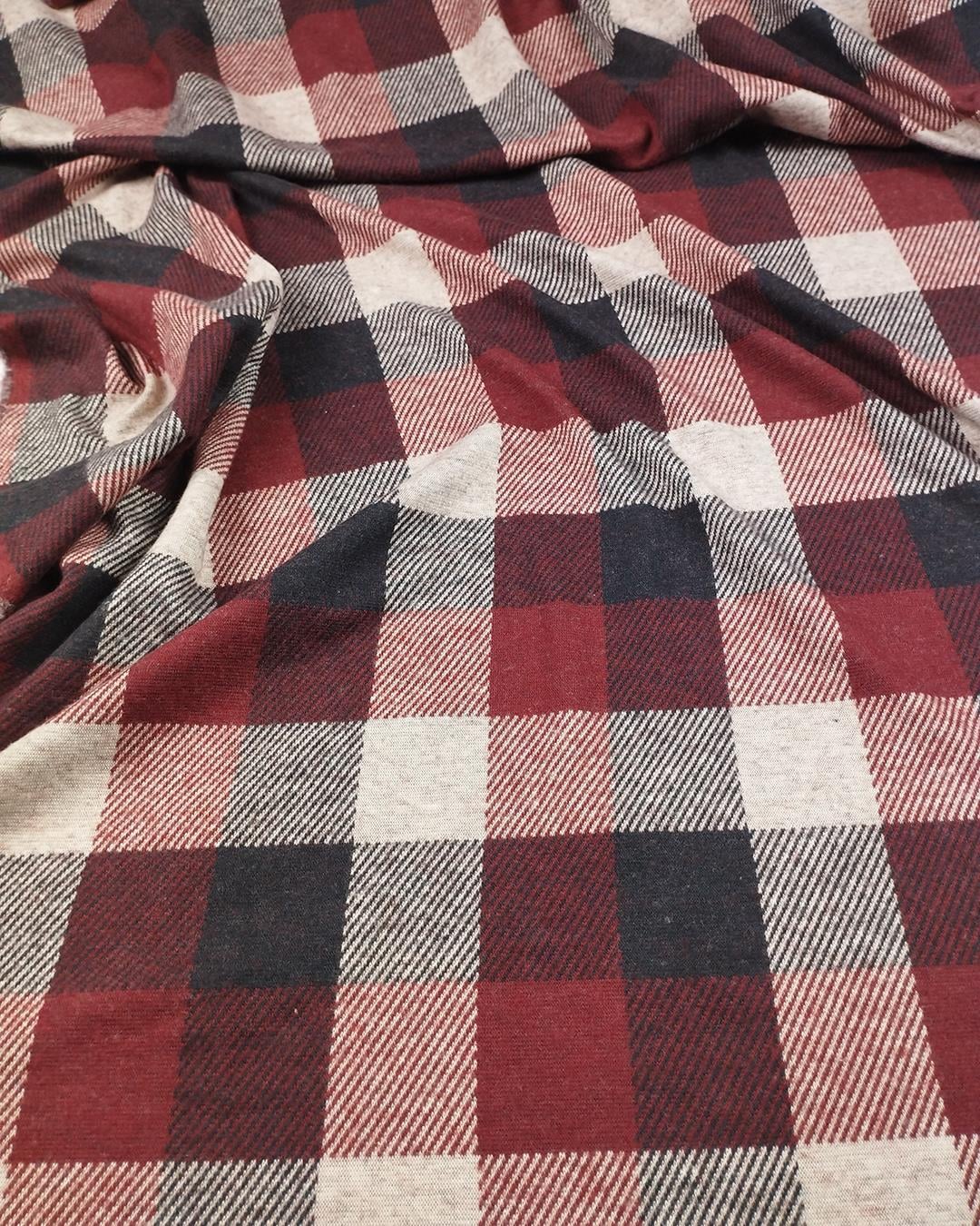Bordo Siyah Bej Renklerde Örme Kumaş
 En: 140 cm