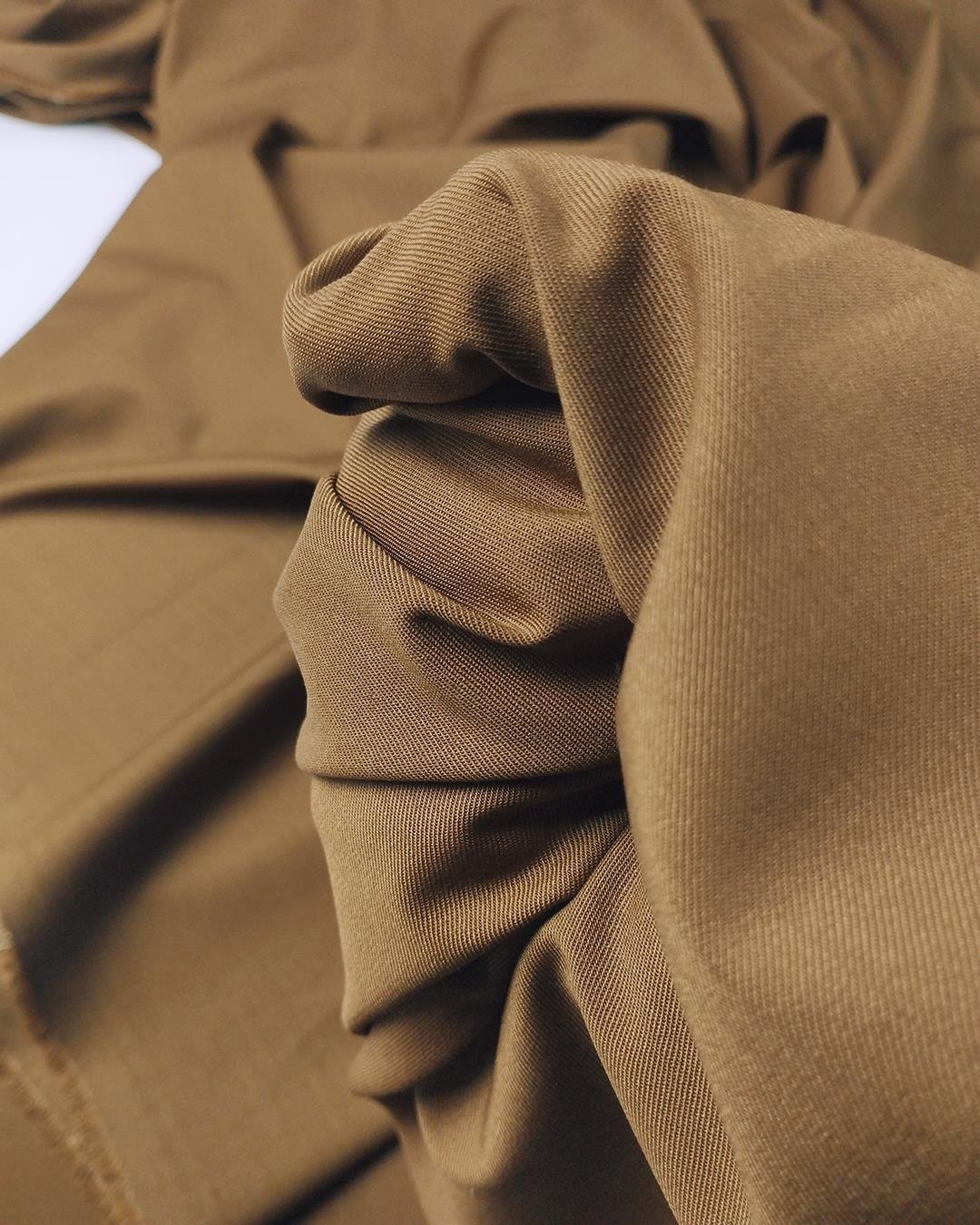 Koyu Kahve Gabardin Dokuma
 (En 140 cm x
 Boy 250 cm)