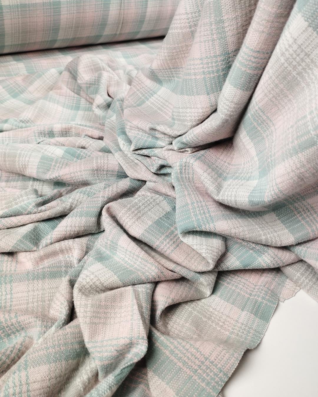 Pembe Yeşil Ekru Bej Ekoseli Jakarlı Örme Kumaş
 En: 150 cm