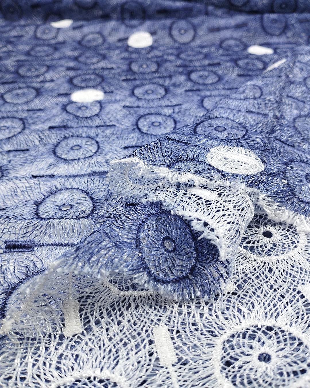 Mor Beyaz Renklerde Dantel
 (En 130 cm x
 Boy 225 cm)