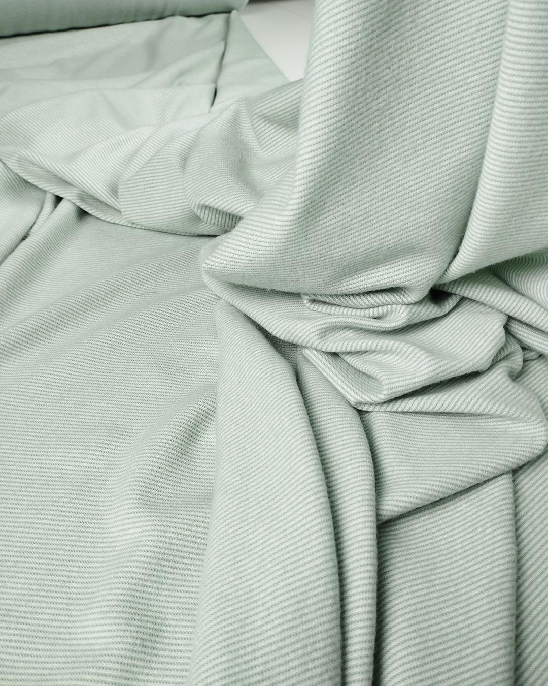 Mint Yeşili Renkte Örme
 En: 140 cm