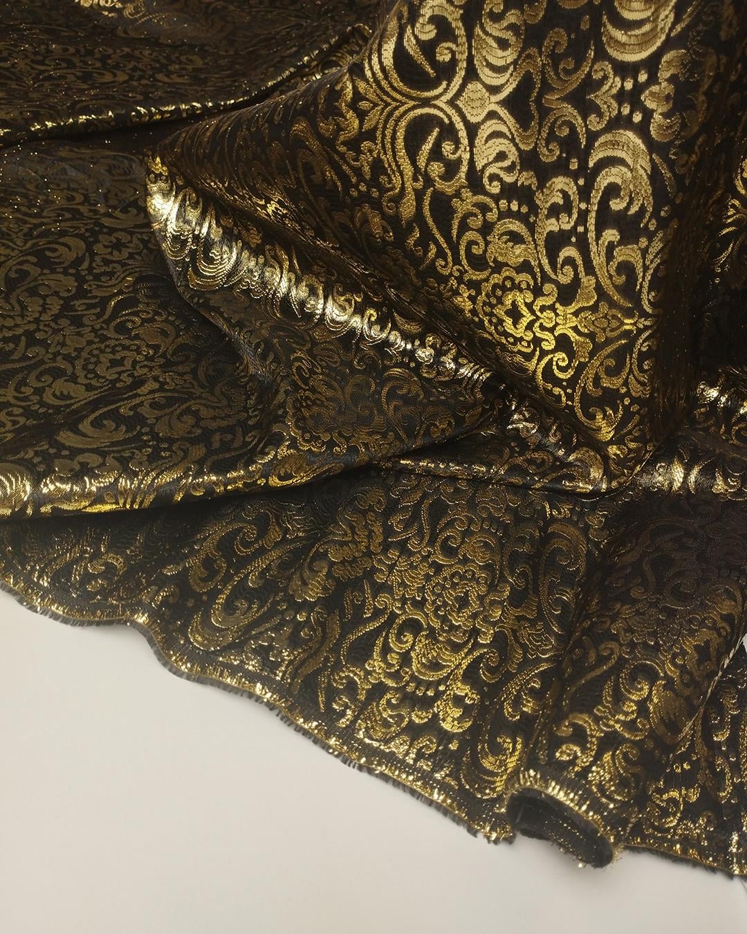 Gold Renkte Brokar Kumaş
 (En 140 cm x
 Boy 285 cm)