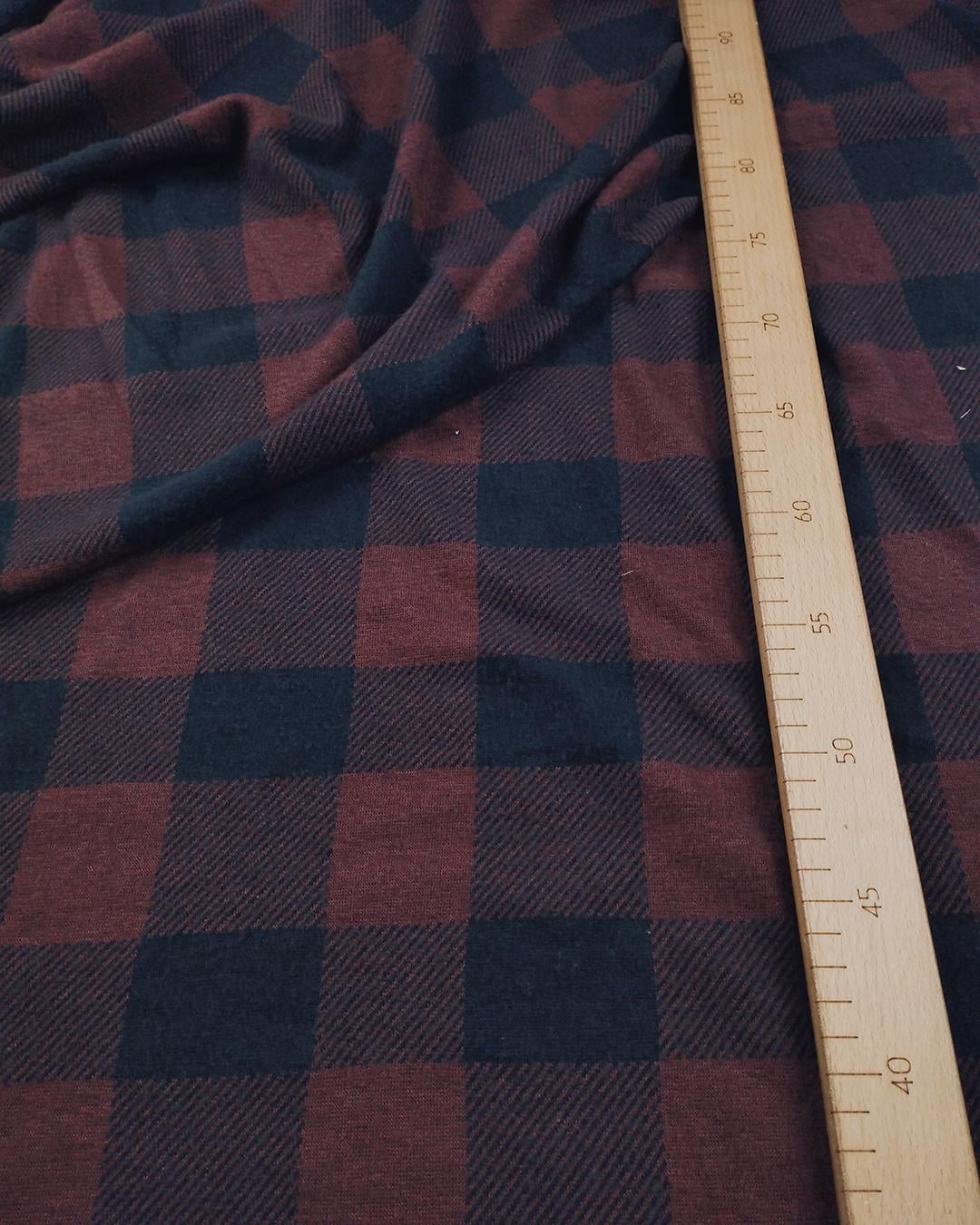Lacivert Bordo Ekoseli Jakarlı Örme
 En: 145 cm