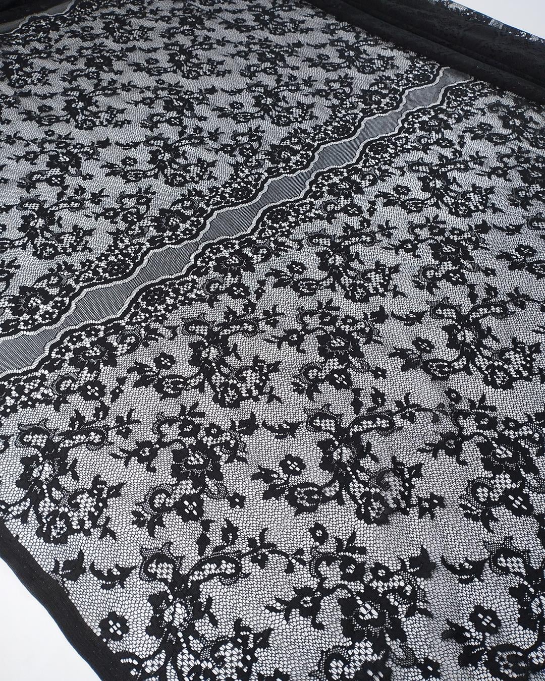 Siyah Renkte İnce Dantel Kumaş 140x280cm