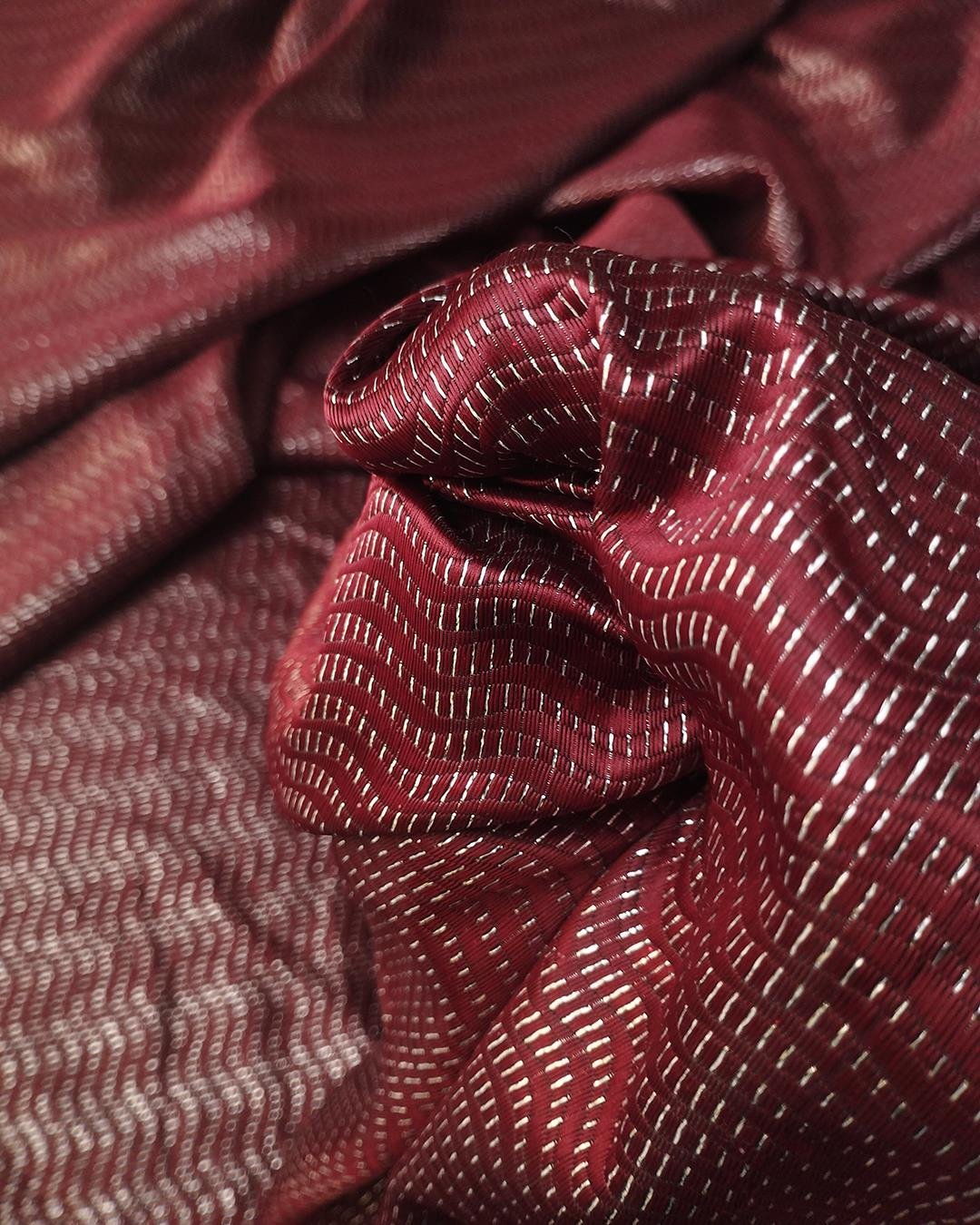 Bordo Renkte Brokar Kumaş
 (En 160 cm x
 Boy 200 cm)