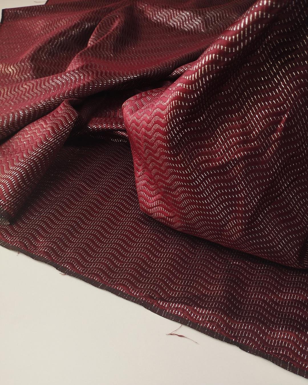 Bordo Renkte Brokar Kumaş
 (En 160 cm x
 Boy 295 cm)
