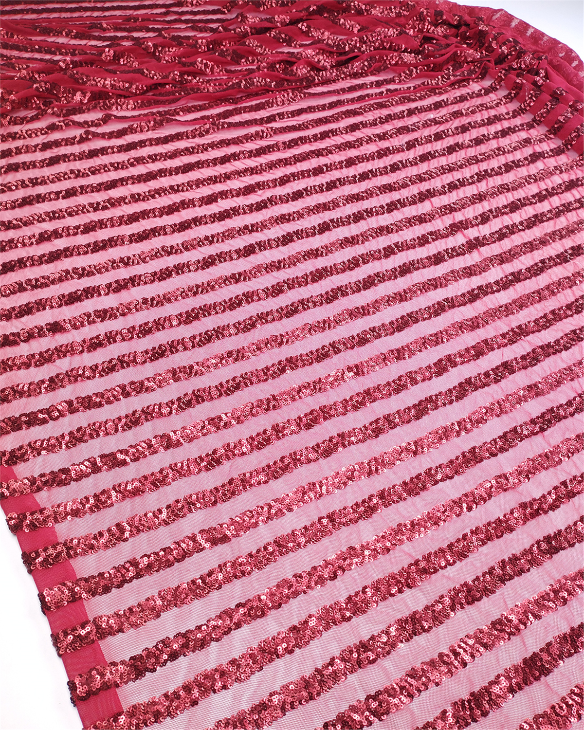 Kırmızı Renkte File Üzeri Enine Pul Payet İşlemeli Kumaş Elbiselik & Bluzluk 125x225cm